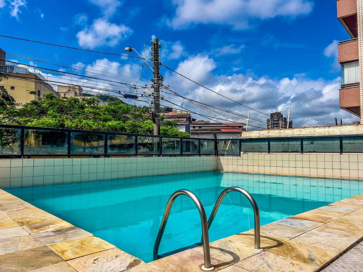 R24 · Piscina/Moderno e aconchegante