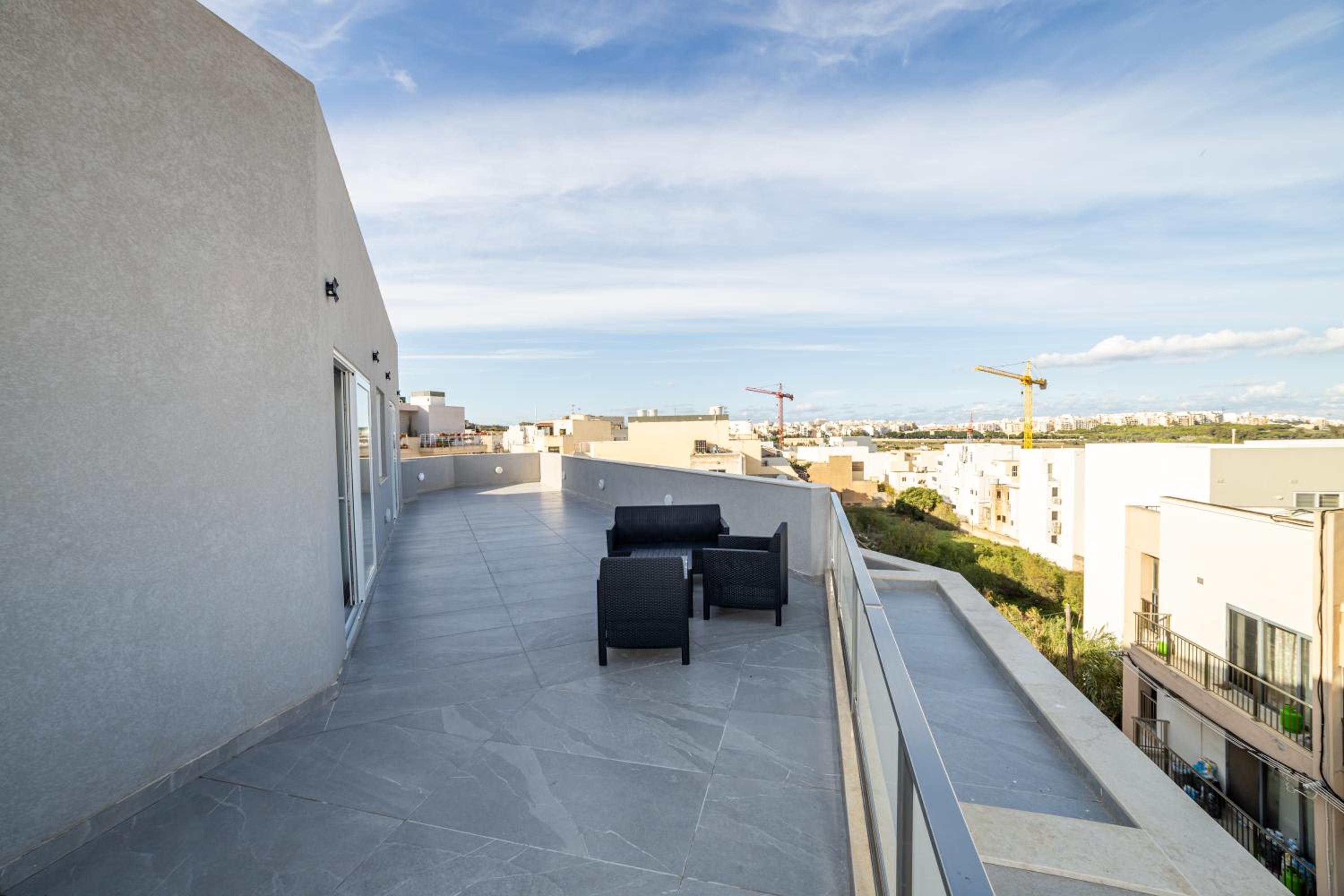 Modern 2-Bedroom Penthouse with Terrace - by HostMT photo 4