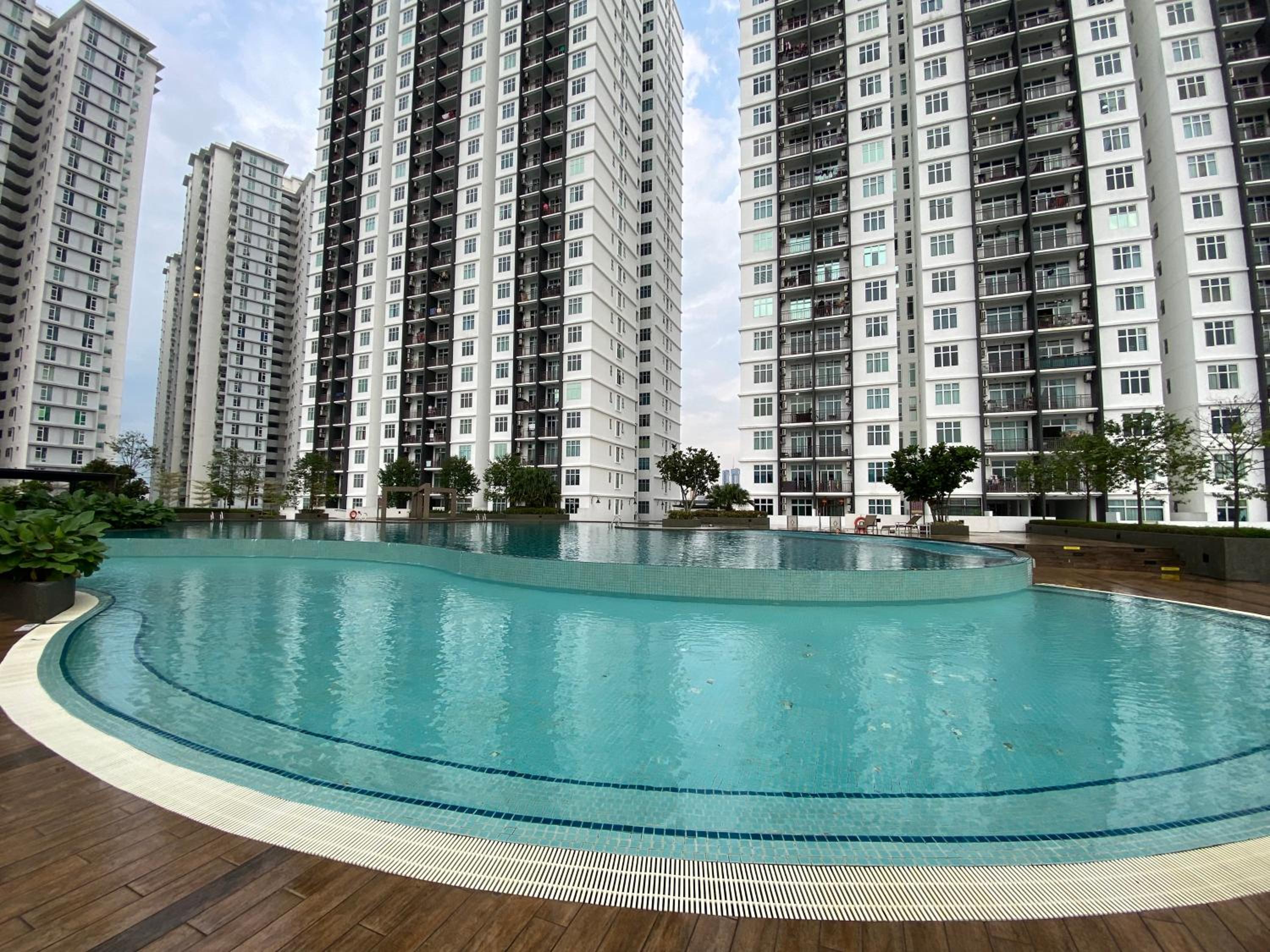 SKS Habitat with Wi-Fi near to Larkin Stadium and Terminal Bus