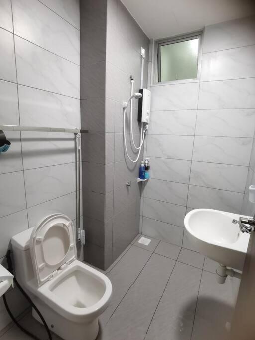 SKS Habitat with Wi-Fi near to Larkin Stadium and Terminal Bus