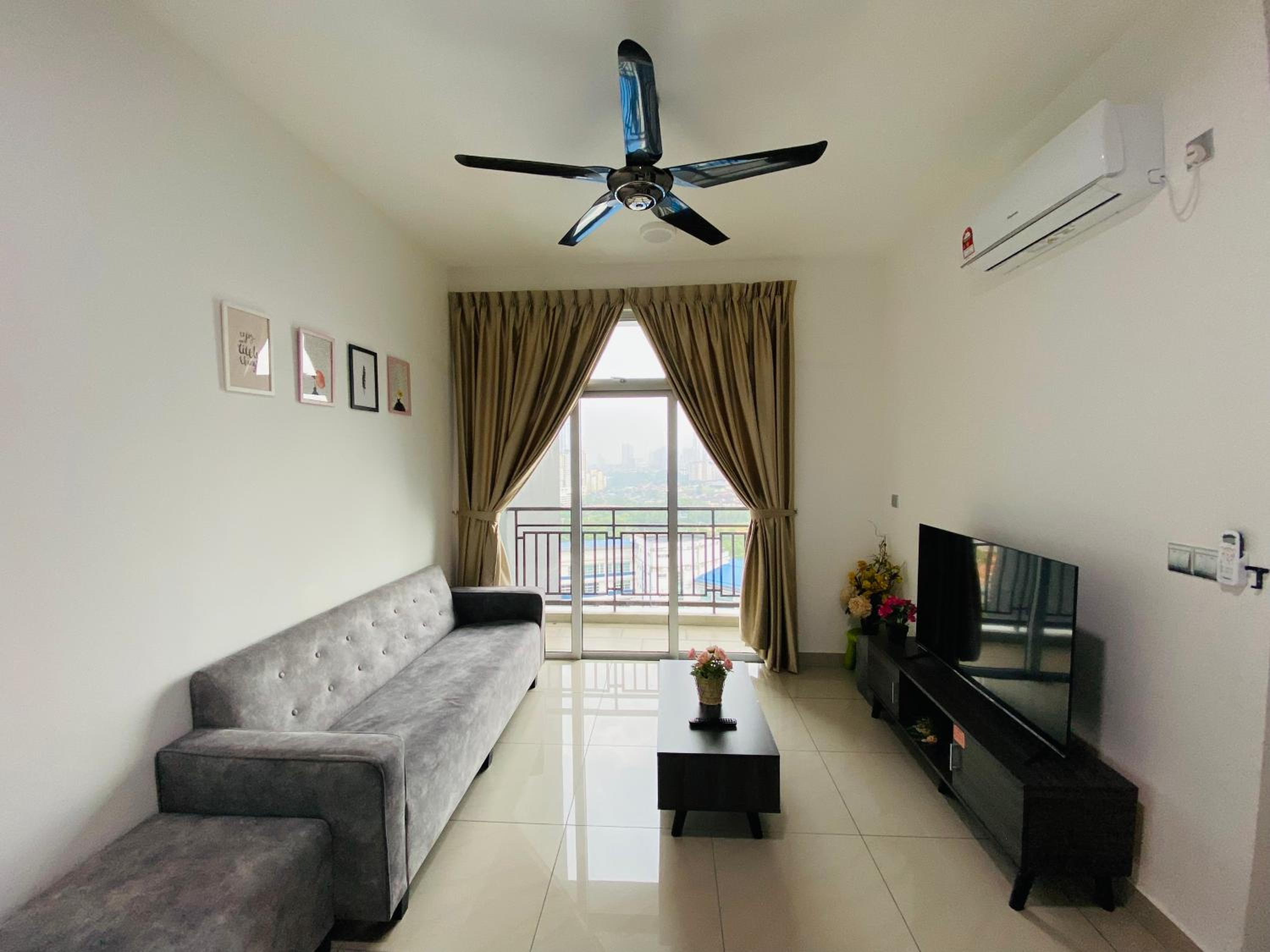SKS Habitat with Wi-Fi near to Larkin Stadium and Terminal Bus