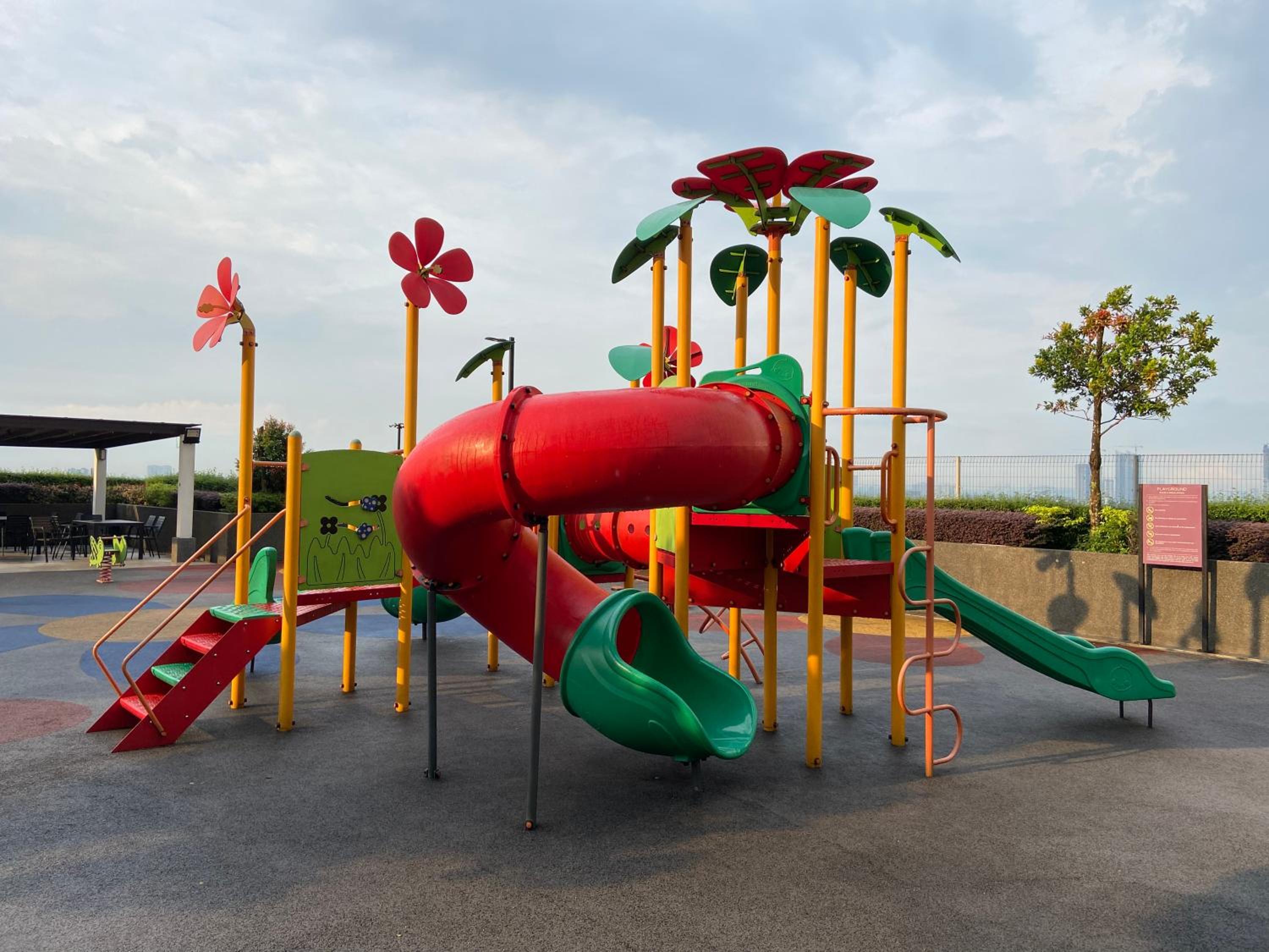 SKS Habitat with Wi-Fi near to Larkin Stadium and Terminal Bus