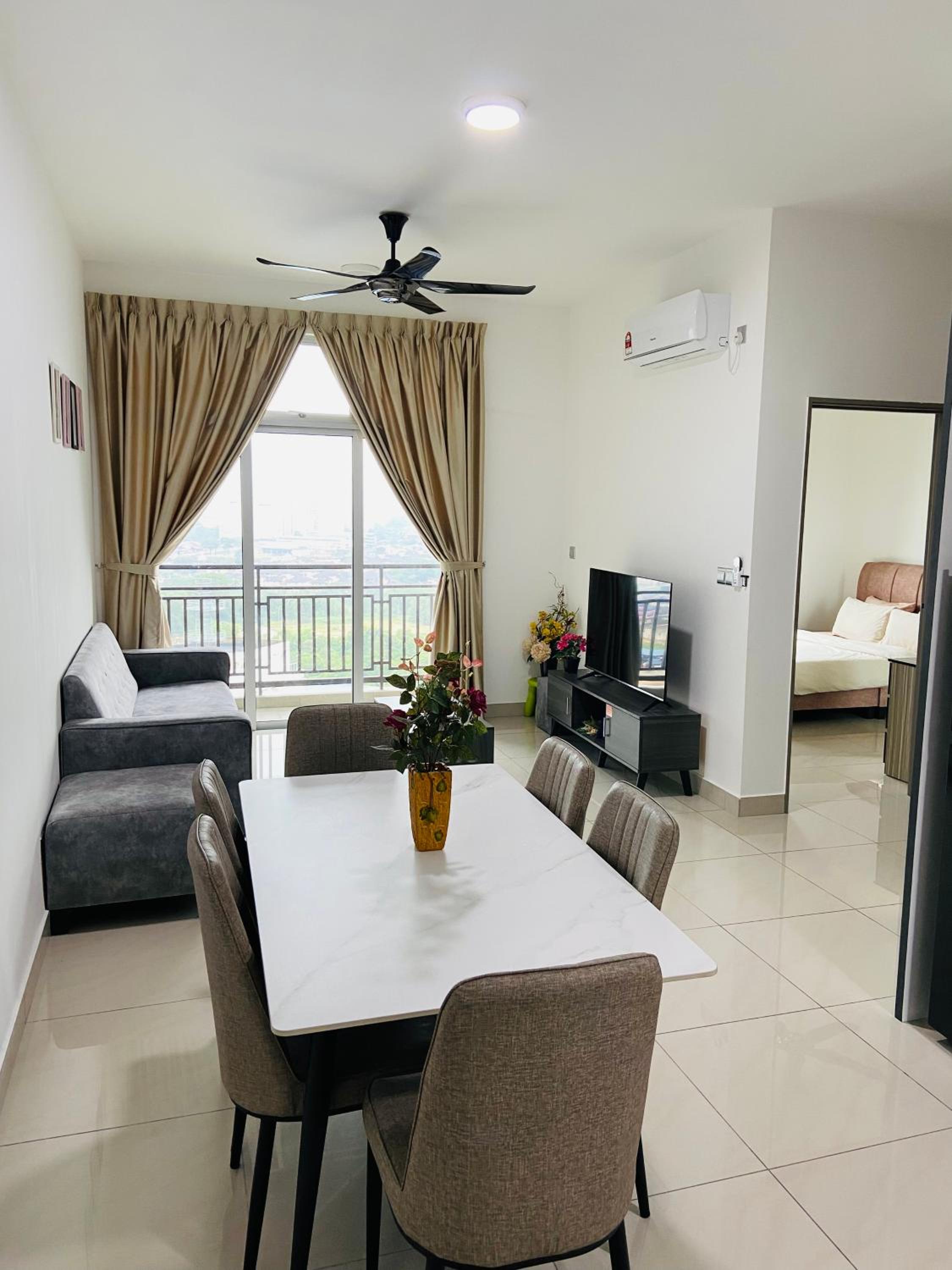 SKS Habitat with Wi-Fi near to Larkin Stadium and Terminal Bus
