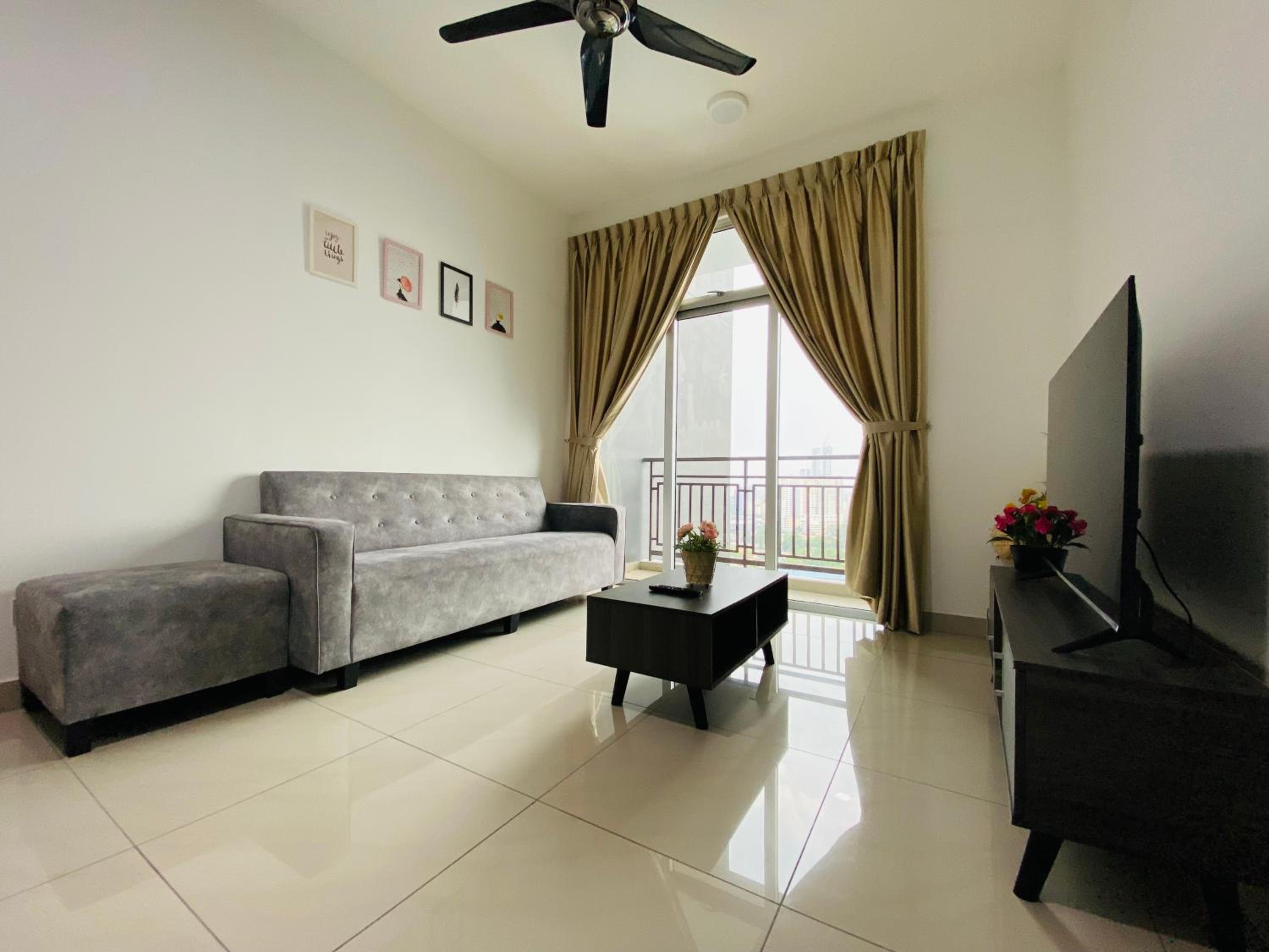 SKS Habitat with Wi-Fi near to Larkin Stadium and Terminal Bus