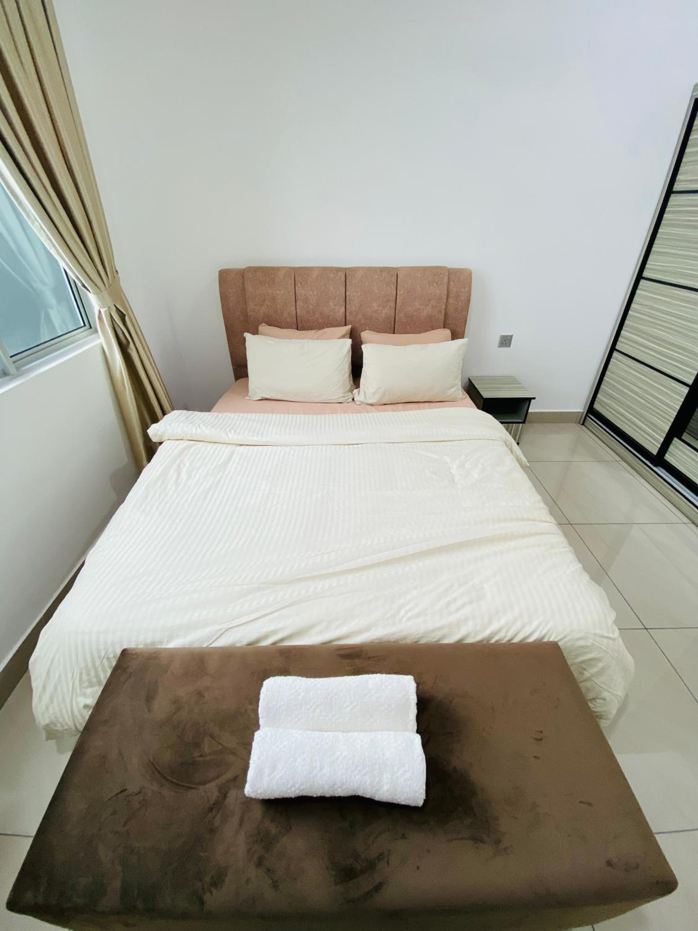 SKS Habitat with Wi-Fi near to Larkin Stadium and Terminal Bus