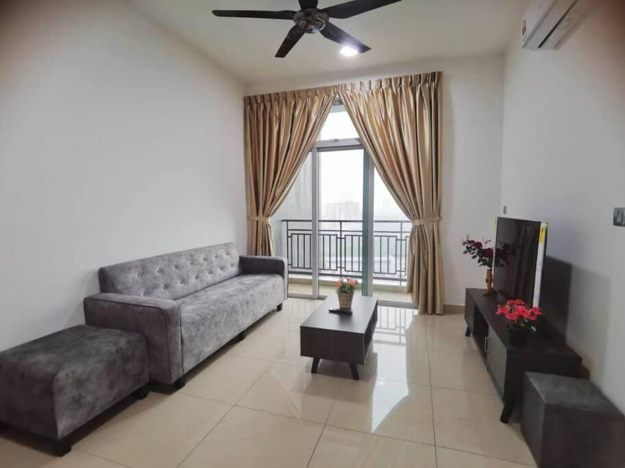 SKS Habitat with Wi-Fi near to Larkin Stadium and Terminal Bus