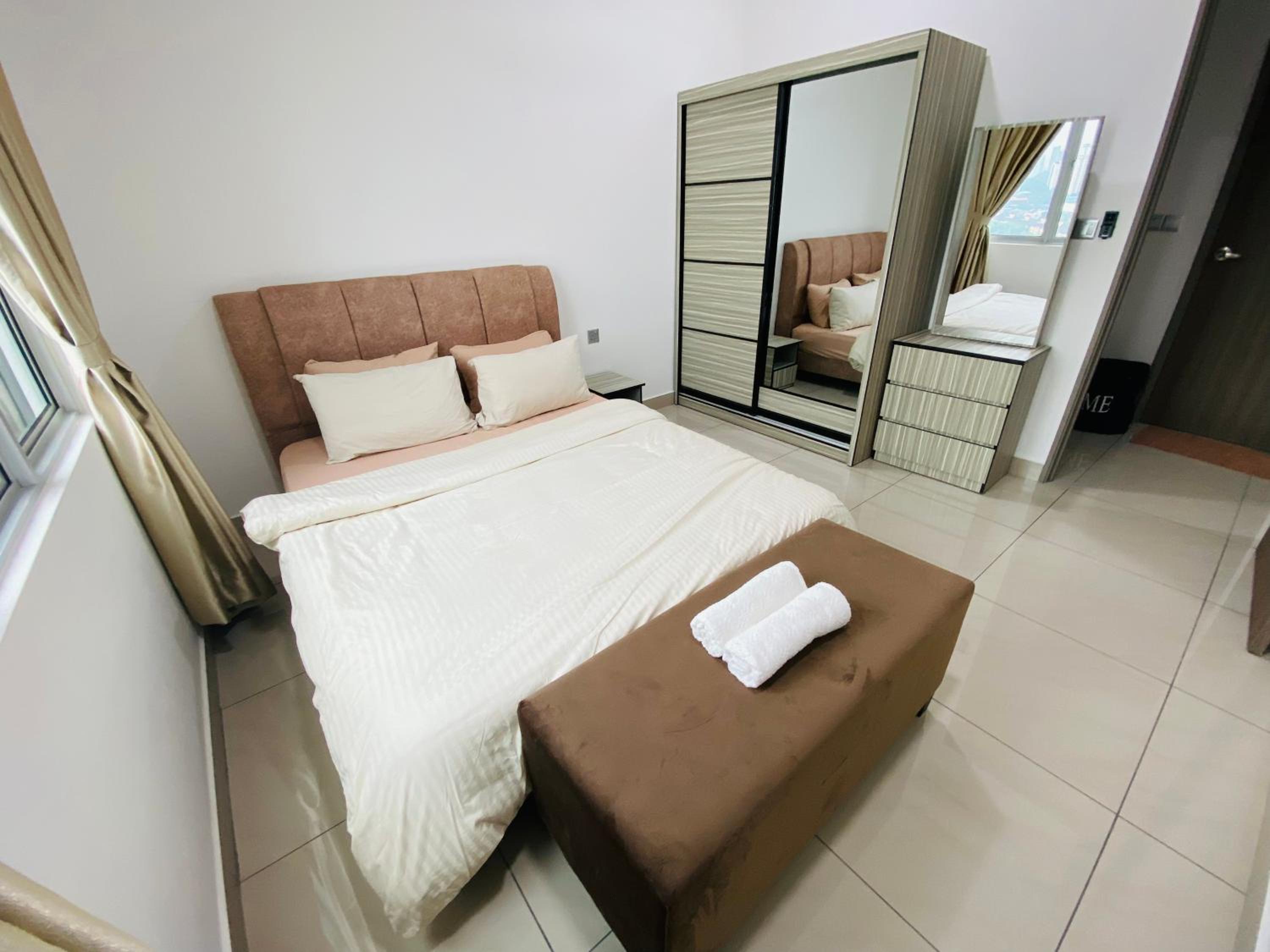 SKS Habitat with Wi-Fi near to Larkin Stadium and Terminal Bus