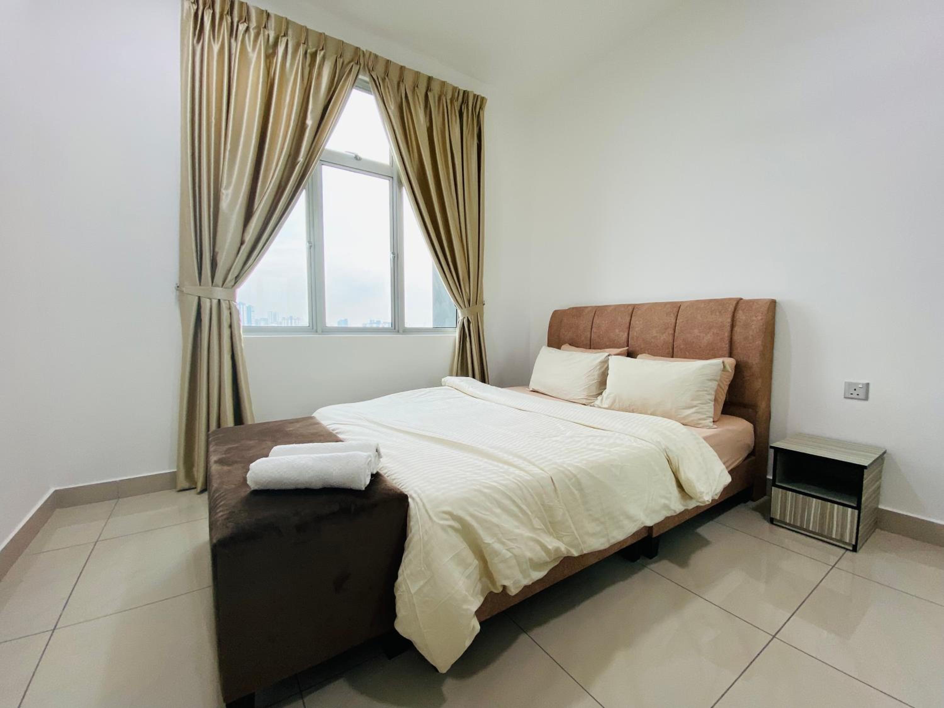 SKS Habitat with Wi-Fi near to Larkin Stadium and Terminal Bus