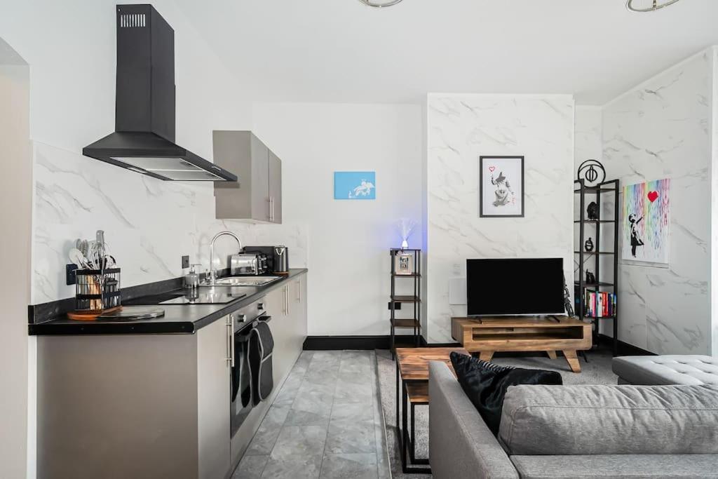 The old shop, Perfect for holiday or business , Work or play Excellent motorway and rail connections ,