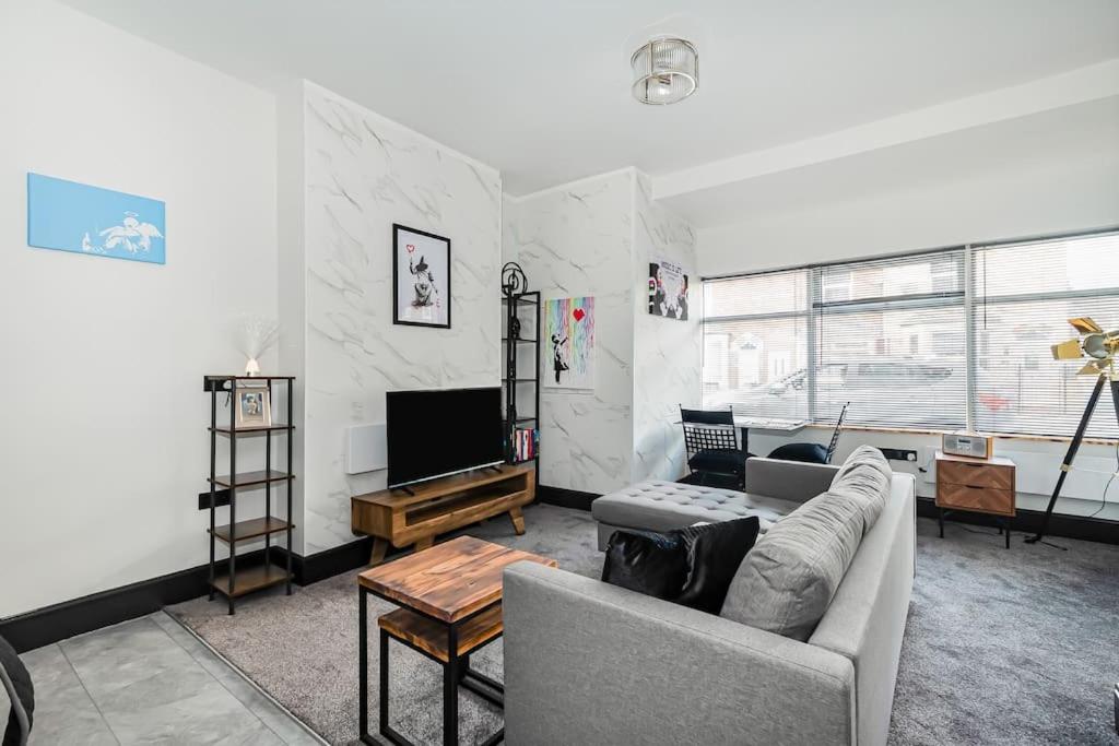 The old shop, Perfect for holiday or business , Work or play Excellent motorway and rail connections ,