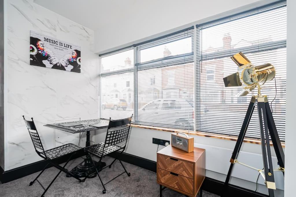 The old shop, Perfect for holiday or business , Work or play Excellent motorway and rail connections ,