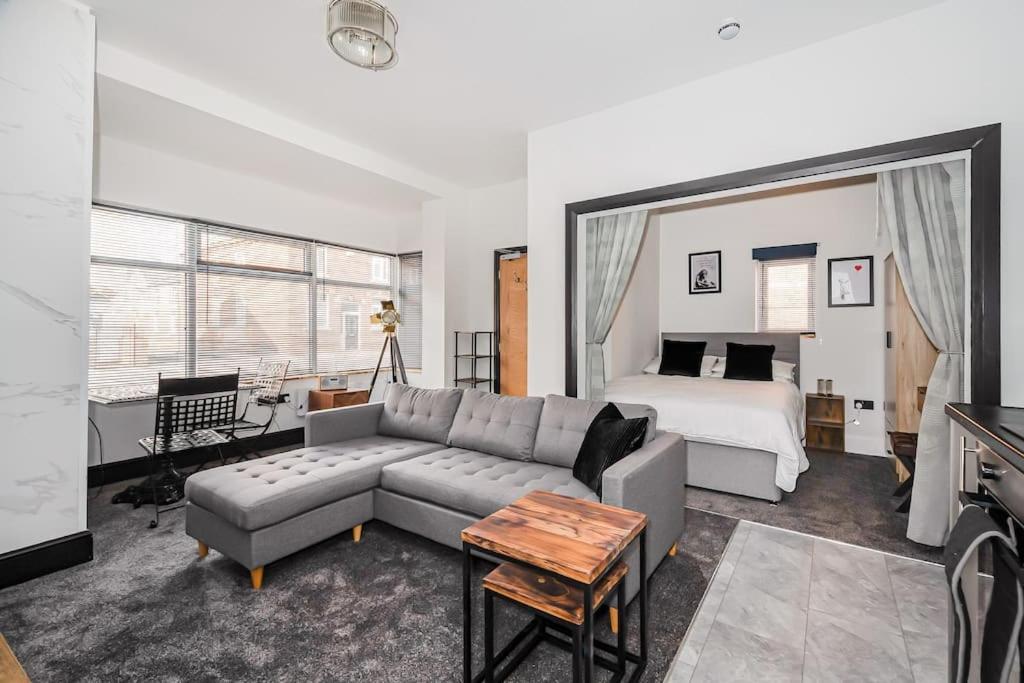 The old shop, Perfect for holiday or business , Work or play Excellent motorway and rail connections ,