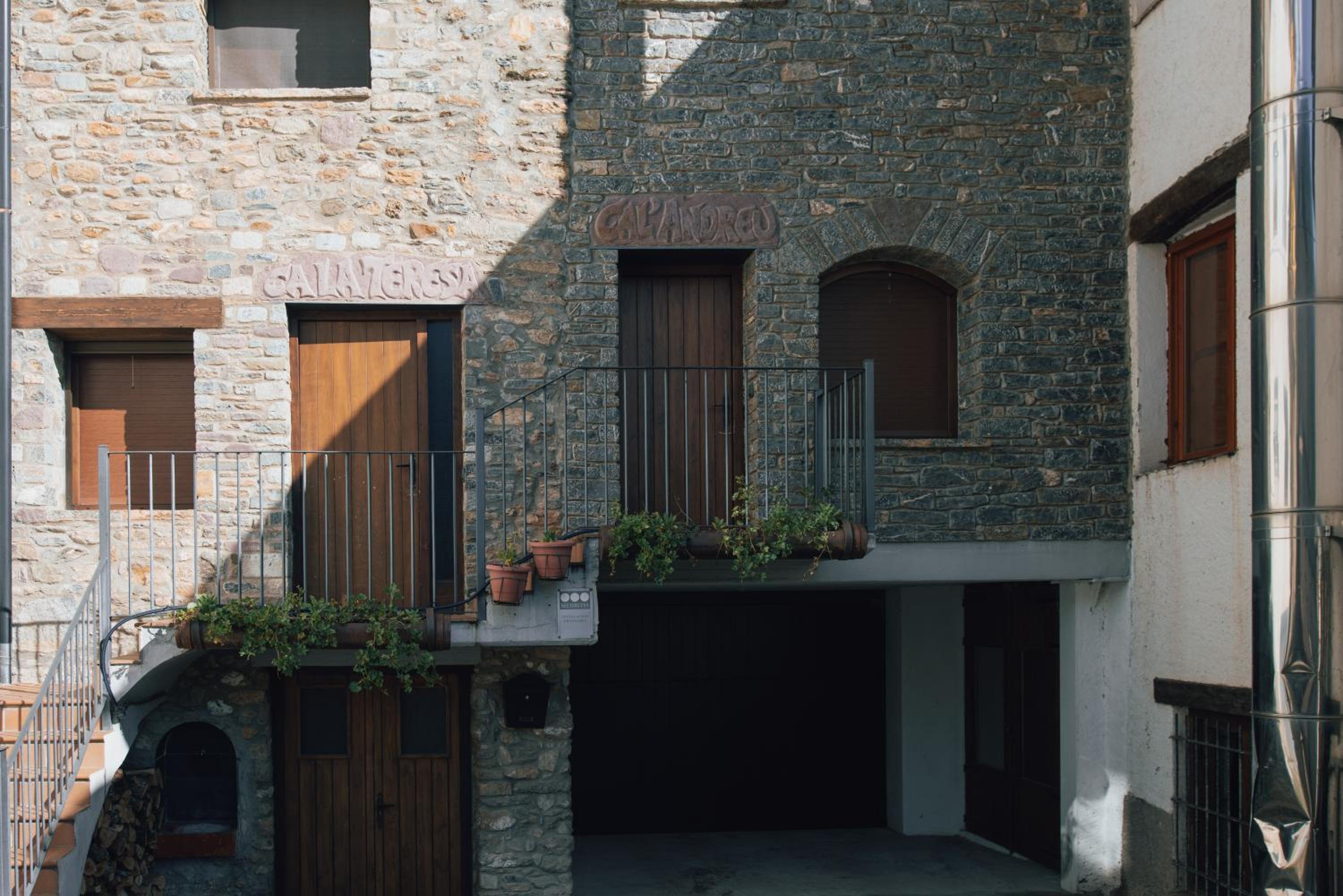 Ca l'Andreu view 3