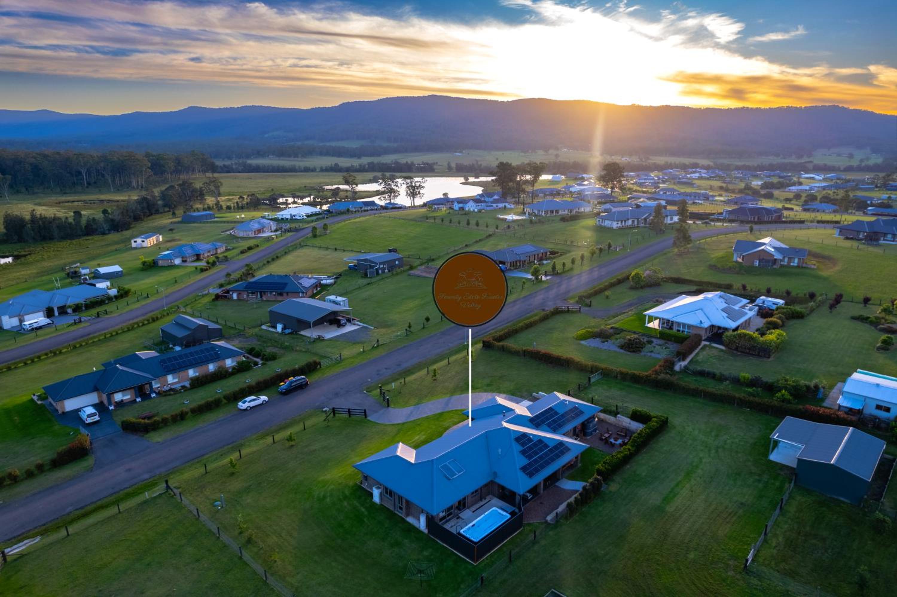 Luxury Hunter Valley Acreage - Heated SwimSpa - Mountain Views - Pool Table - Fire Pitt