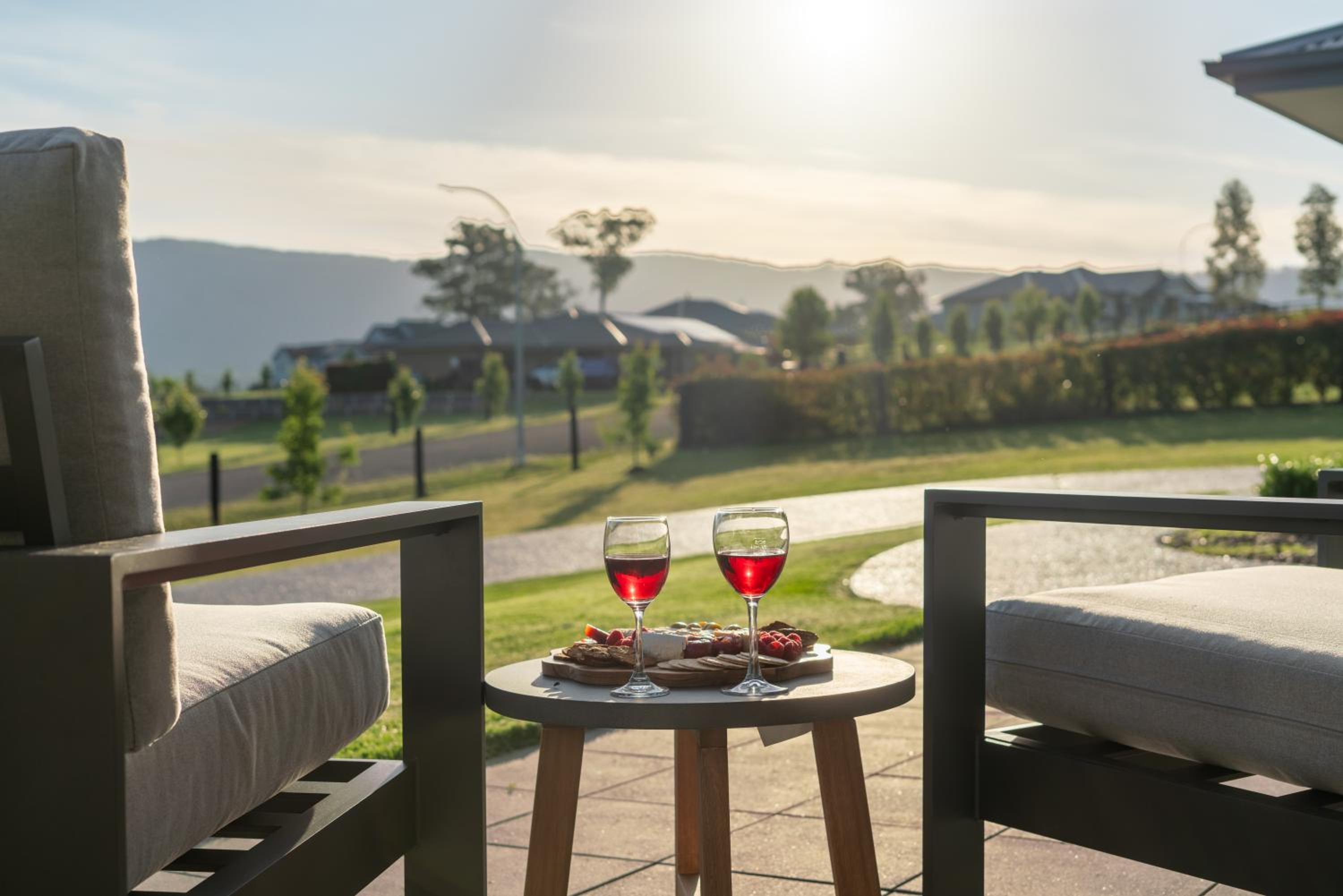 Luxury Hunter Valley Acreage - Heated SwimSpa - Mountain Views - Pool Table - Fire Pitt