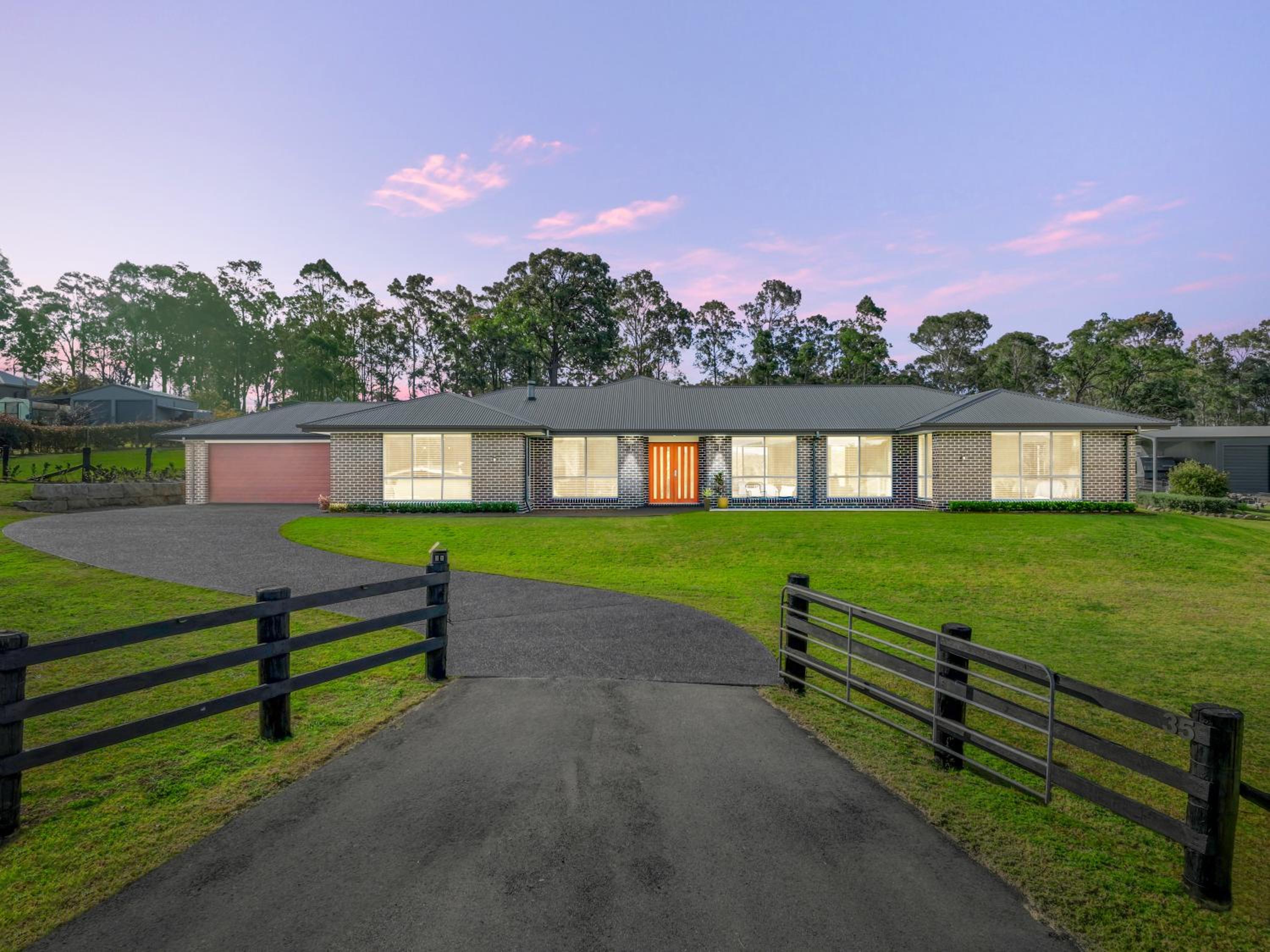 Hotel Luxury Hunter Valley Acreage - Mountain Views - Swimspa - Pool Table - Fire Pitt