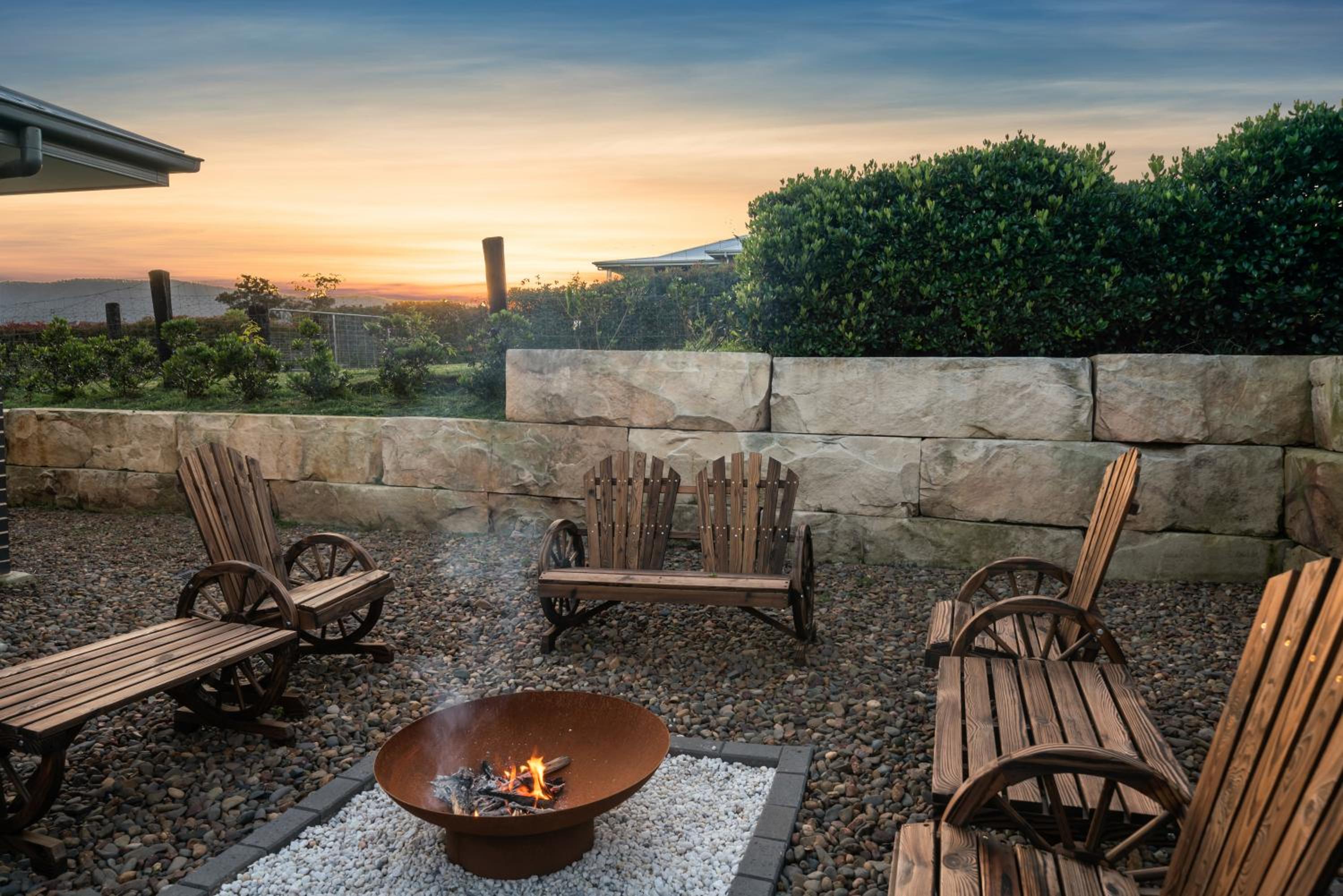 Luxury Hunter Valley Acreage - Heated SwimSpa - Mountain Views - Pool Table - Fire Pitt