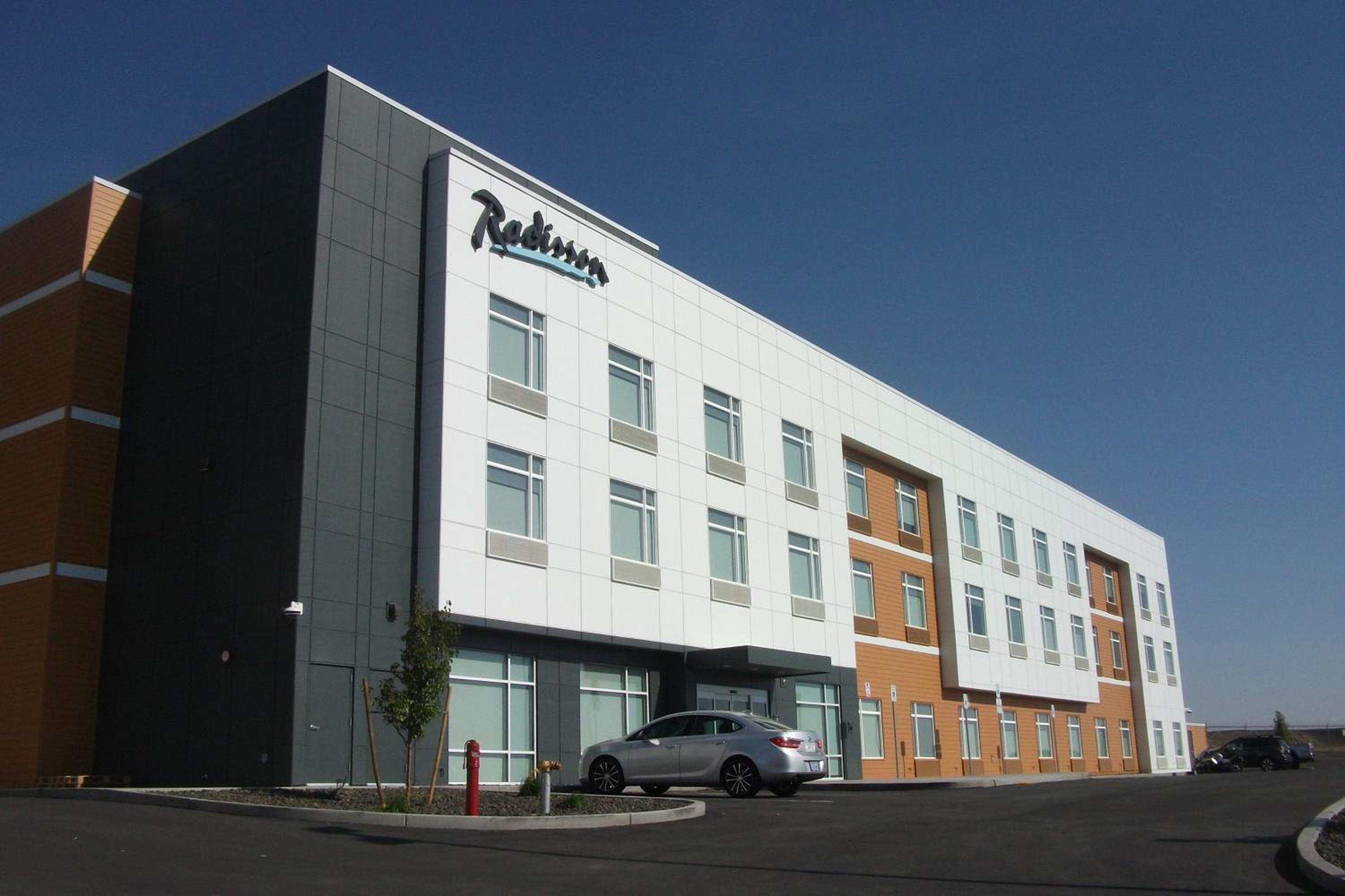 Pendleton Vacations - Radisson Hotel Pendleton Airport - Property Image 1