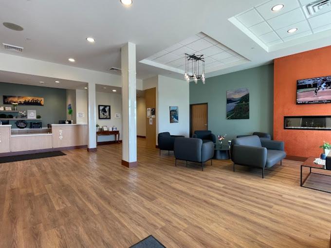 Pendleton Vacations - Radisson Hotel Pendleton Airport - Property Image 9