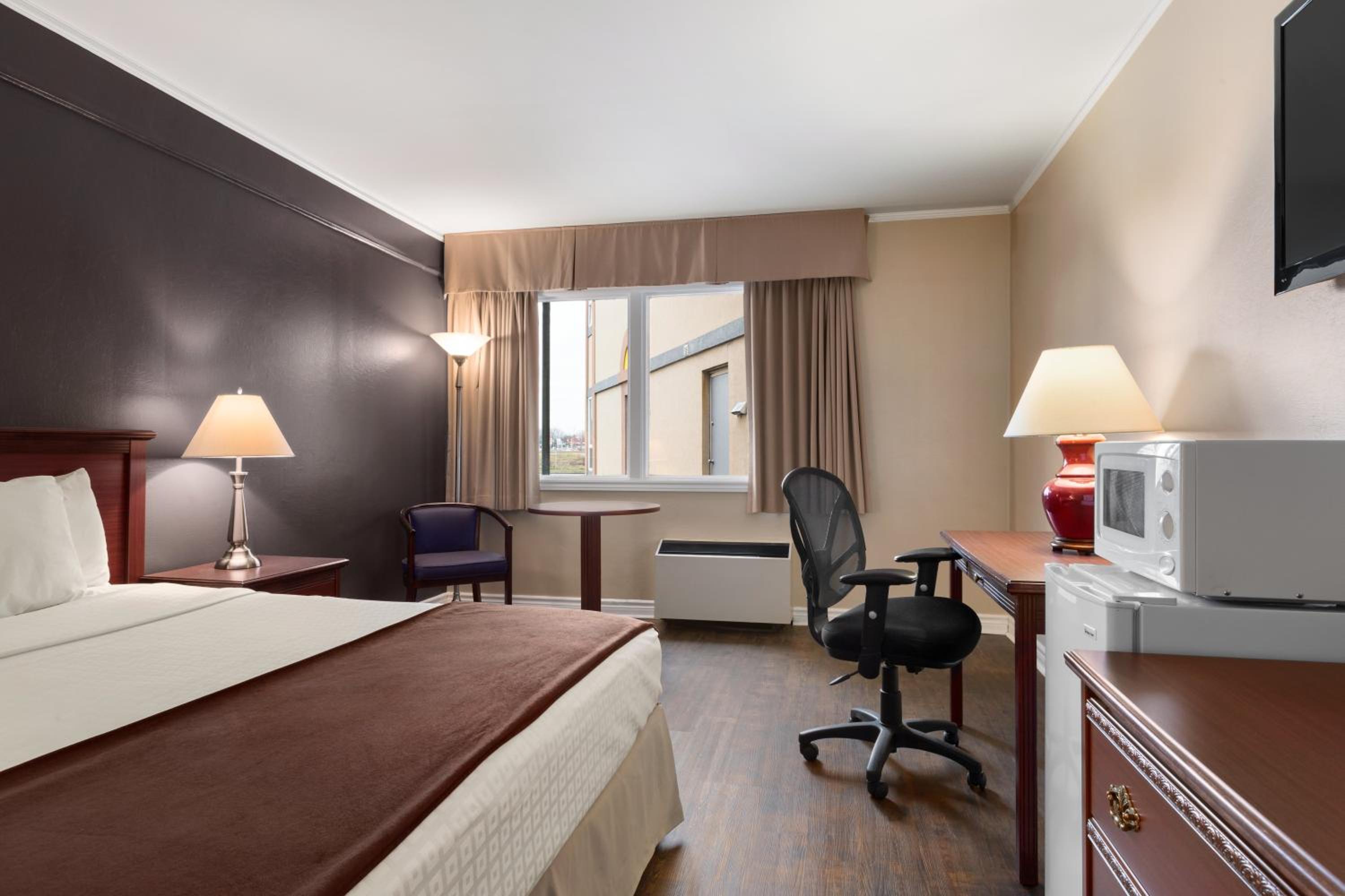 Brockville Vacations - Days Inn by Wyndham Brockville - Property Image 28