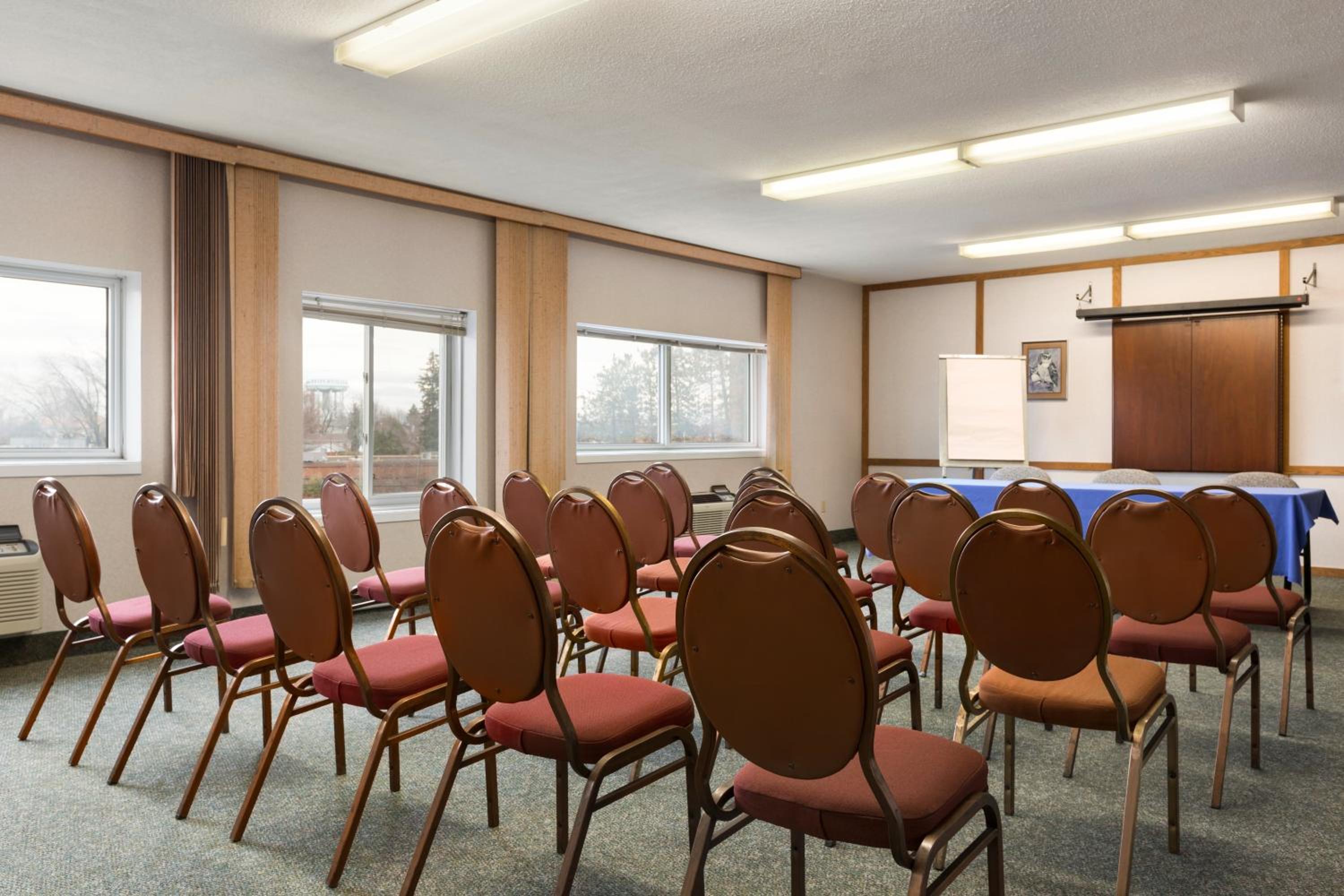 Brockville Vacations - Days Inn by Wyndham Brockville - Property Image 32