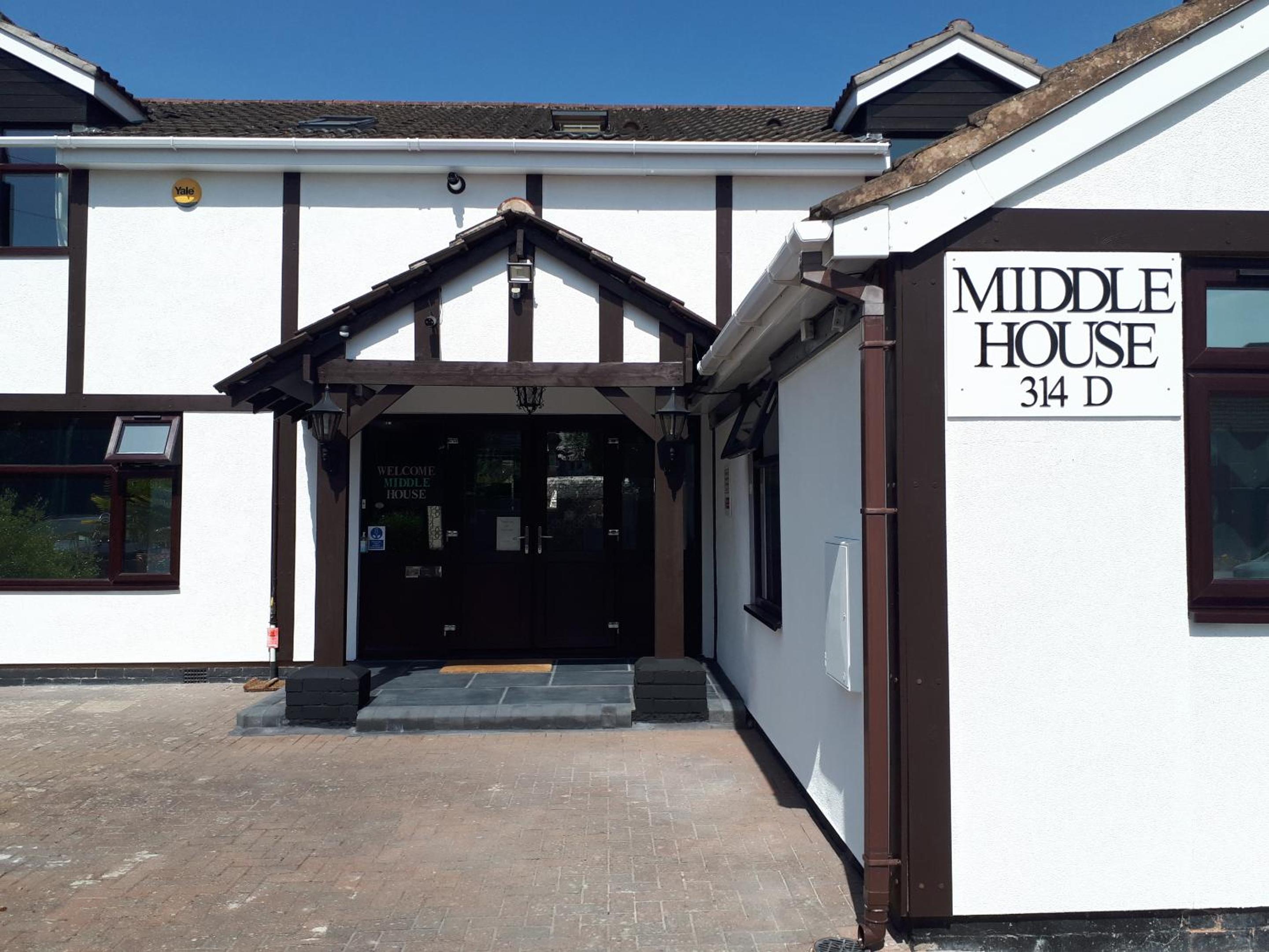 Middle House, photo 2