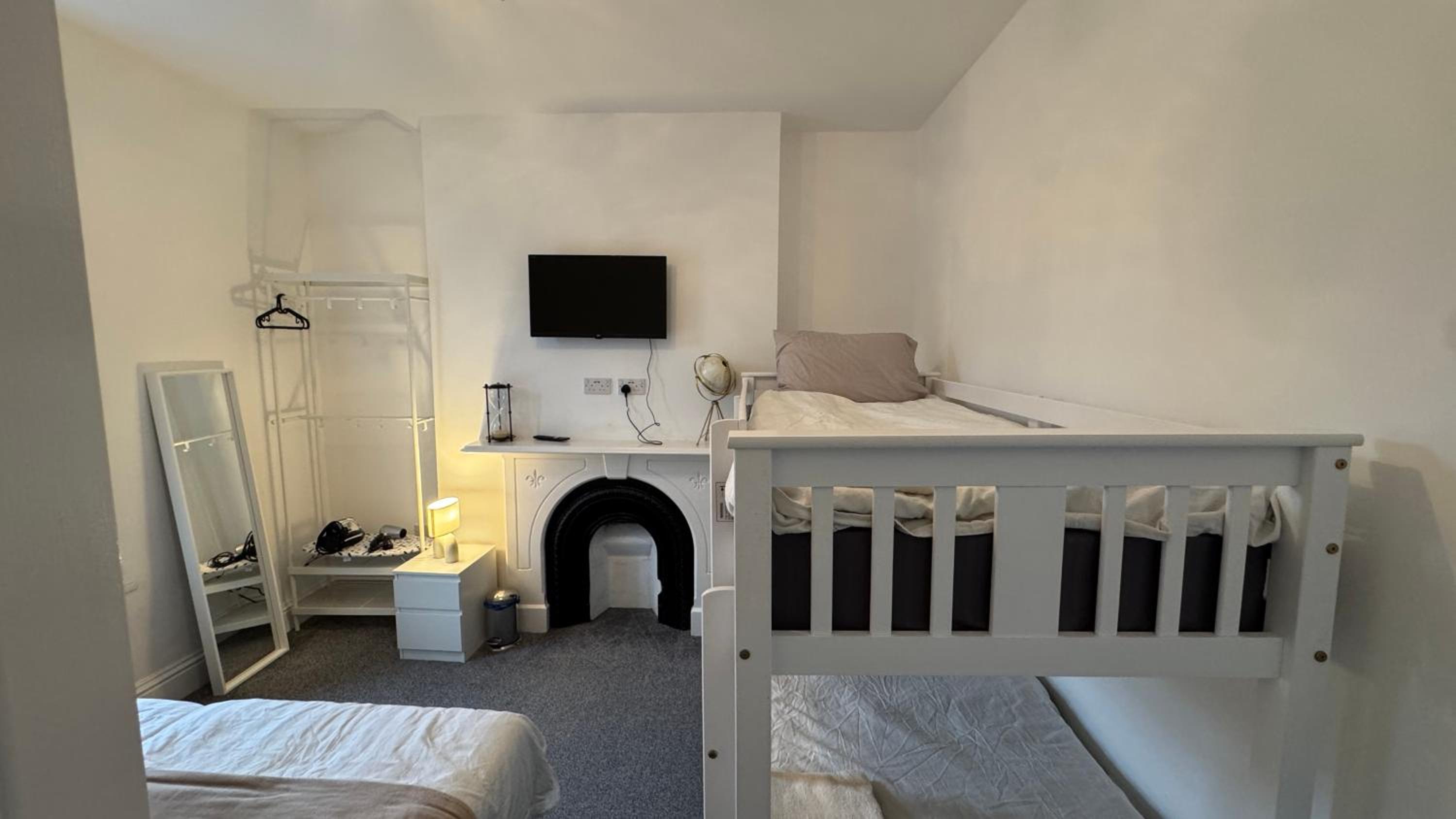 Altrincham Vacations - Lux 4BR, Near airport, Nespresso, 8 bed, WI-FI, free parking - Property Image 16