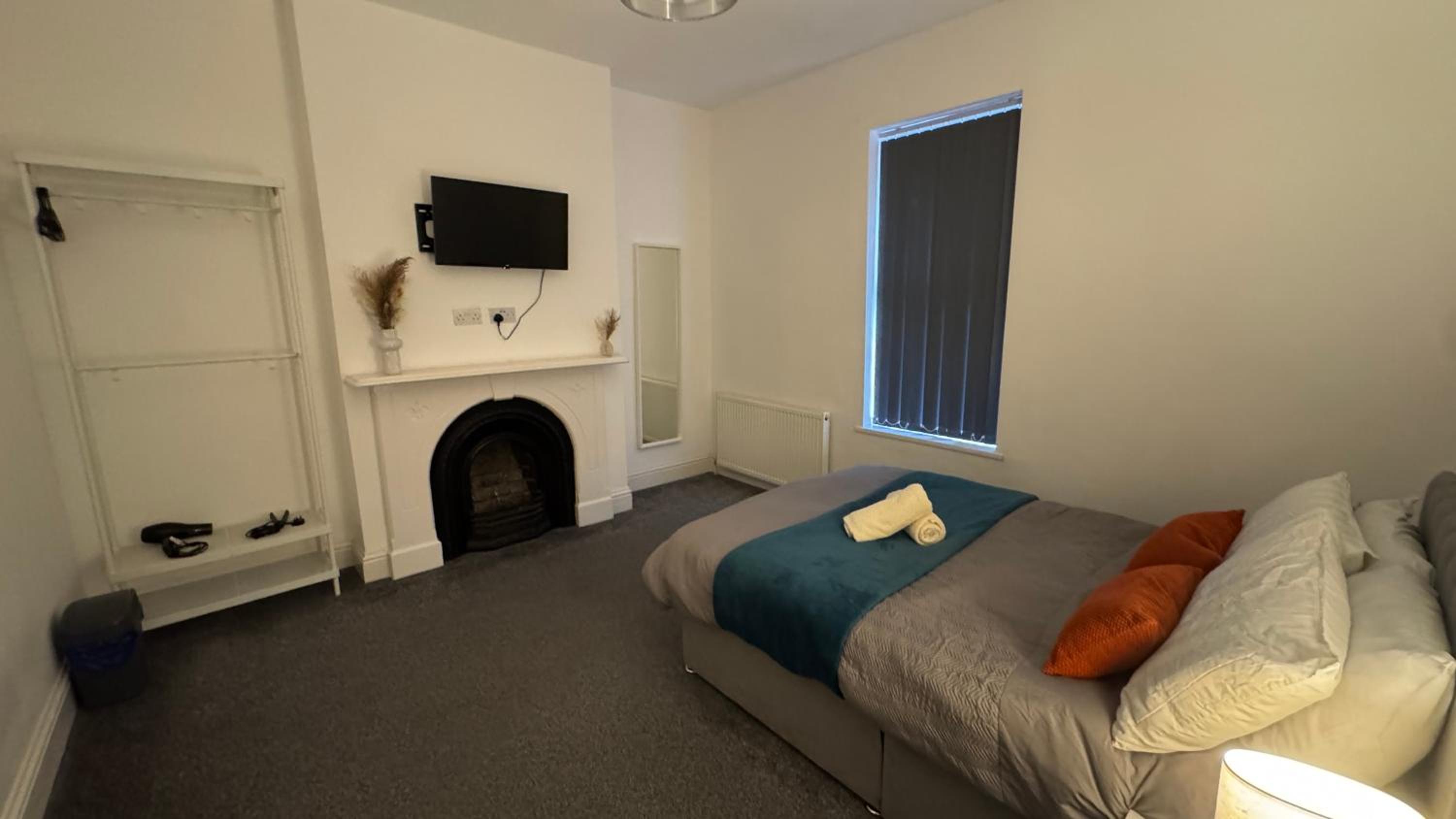 Altrincham Vacations - Lux 4BR, Near airport, Nespresso, 8 bed, WI-FI, free parking - Property Image 5