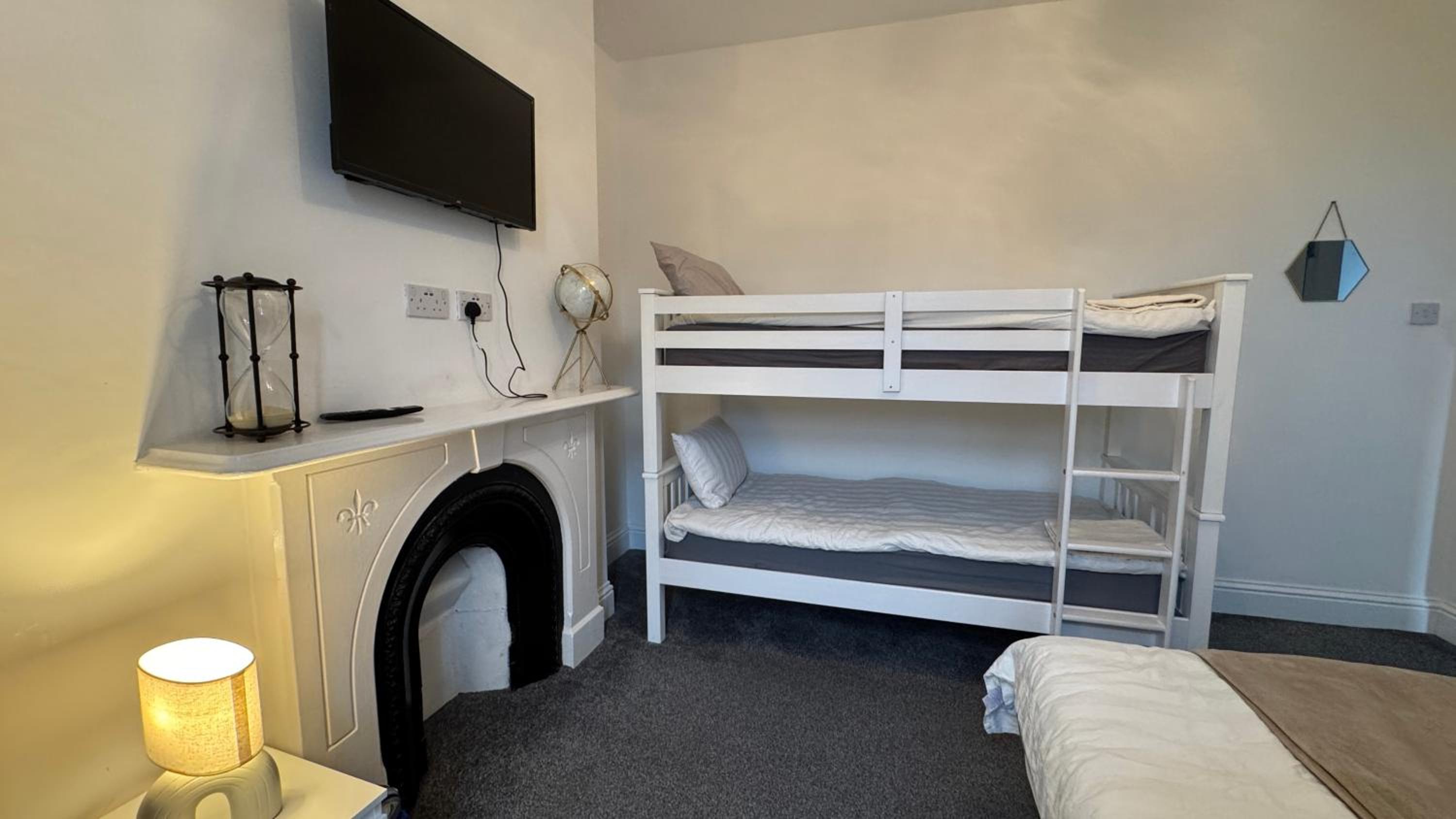 Altrincham Vacations - Lux 4BR, Near airport, Nespresso, 8 bed, WI-FI, free parking - Property Image 26