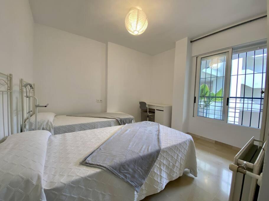 Peace views and terrace in Marbella