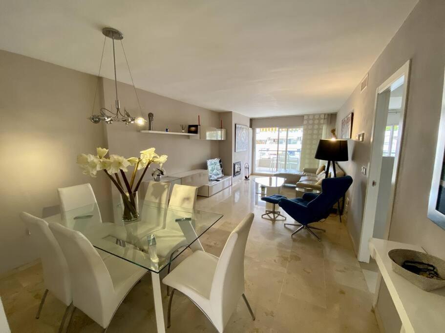 Peace views and terrace in Marbella