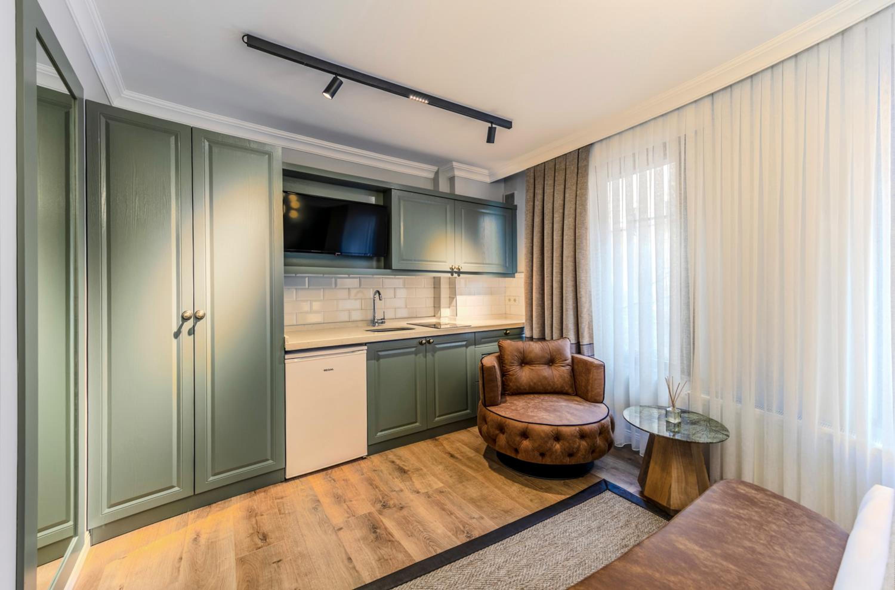 CLK Suites Hotel