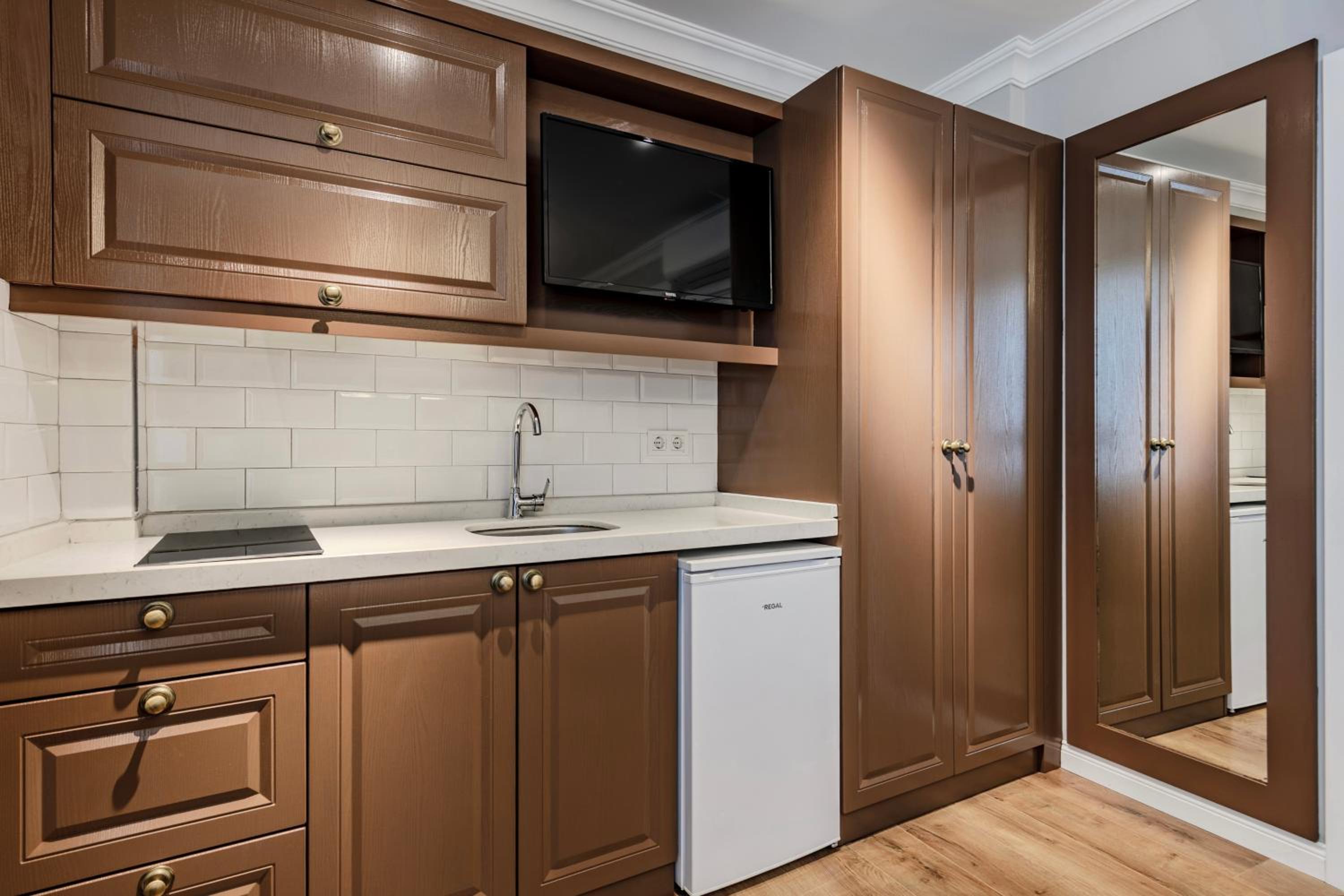 CLK Suites Hotel