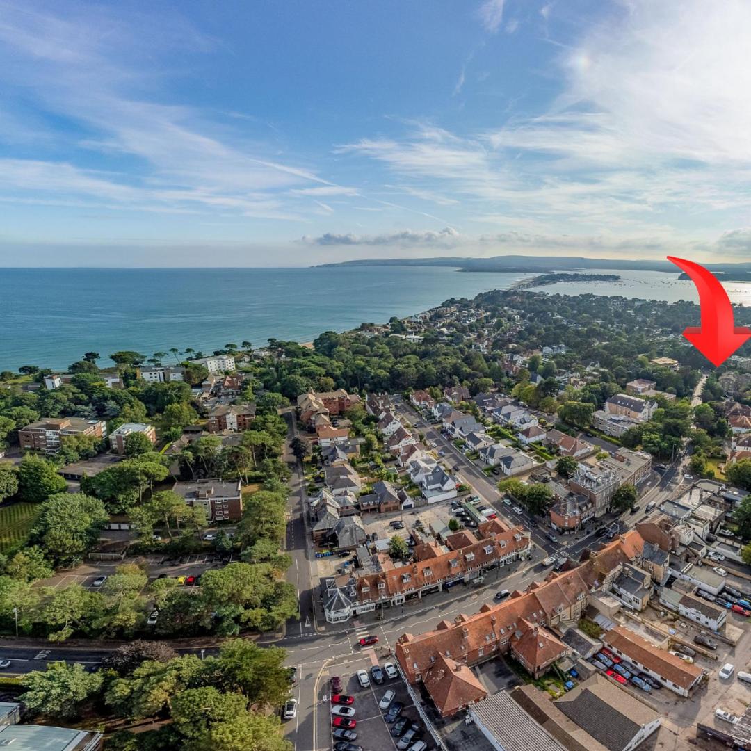 Apartment in Canford Cliffs close to Sandbanks Beach view 4