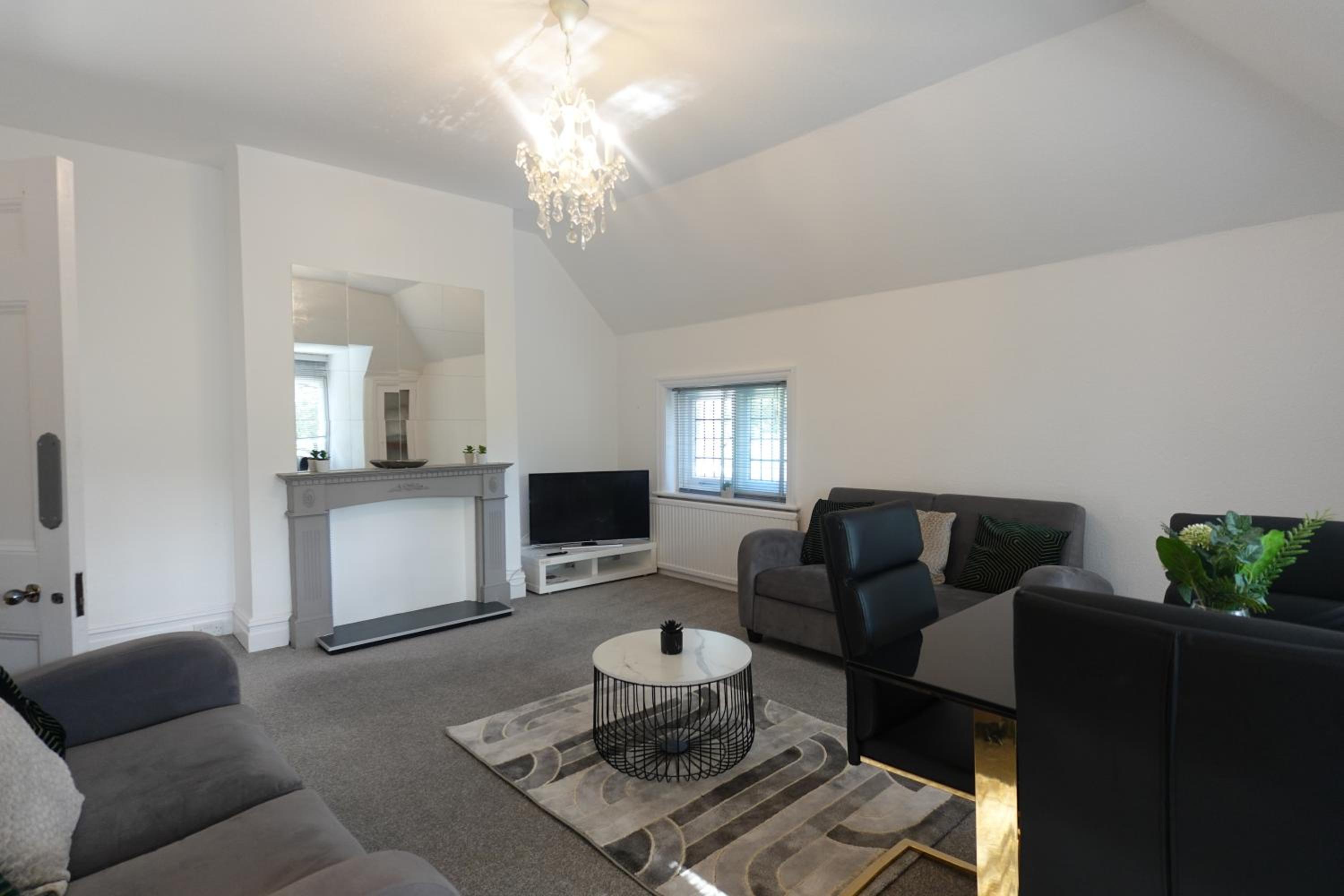 Apartment in Canford Cliffs close to Sandbanks Beach view 5