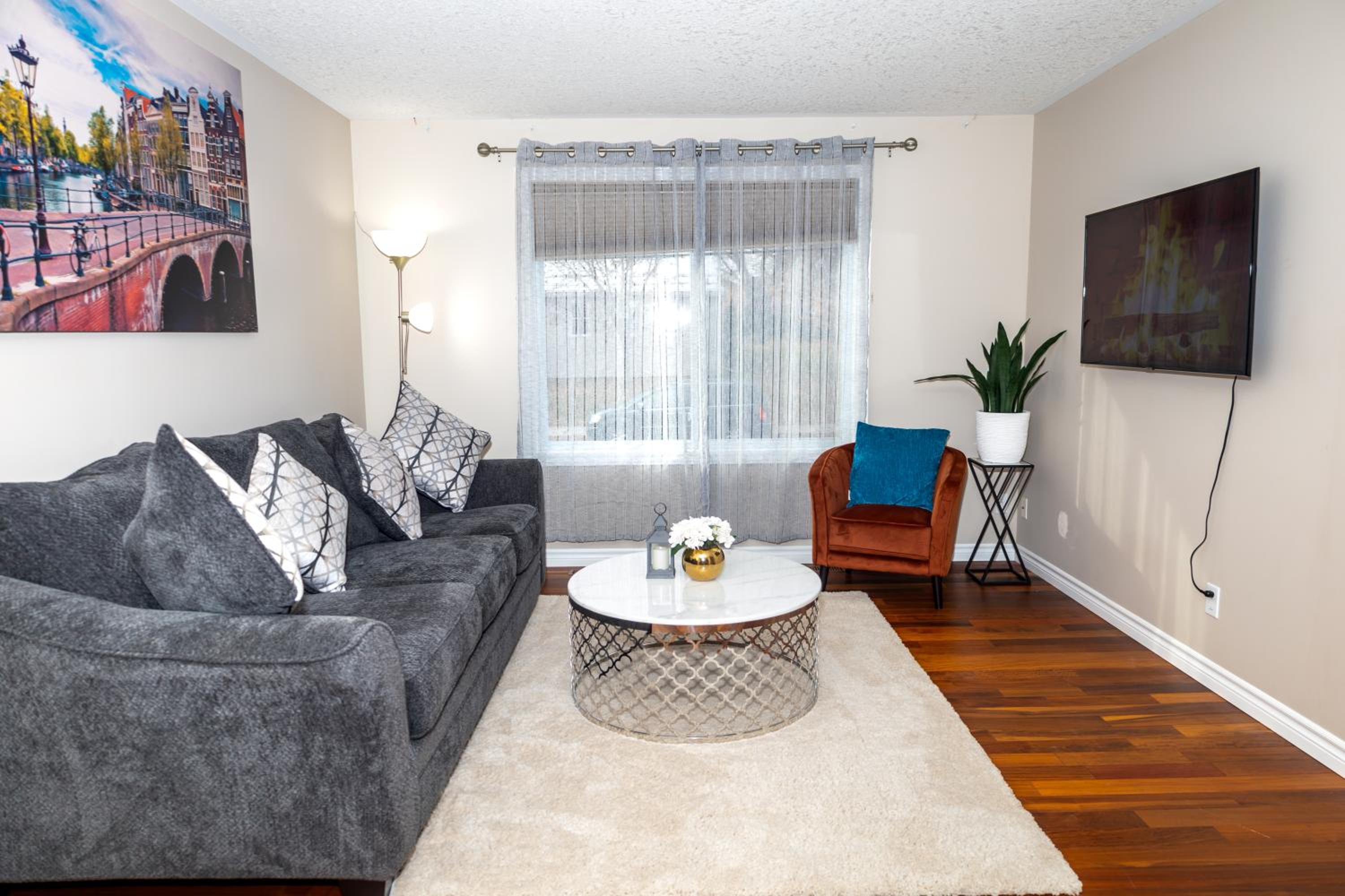 Belleville Vacations - Beautiful House 2 bedroom - Property Image 2