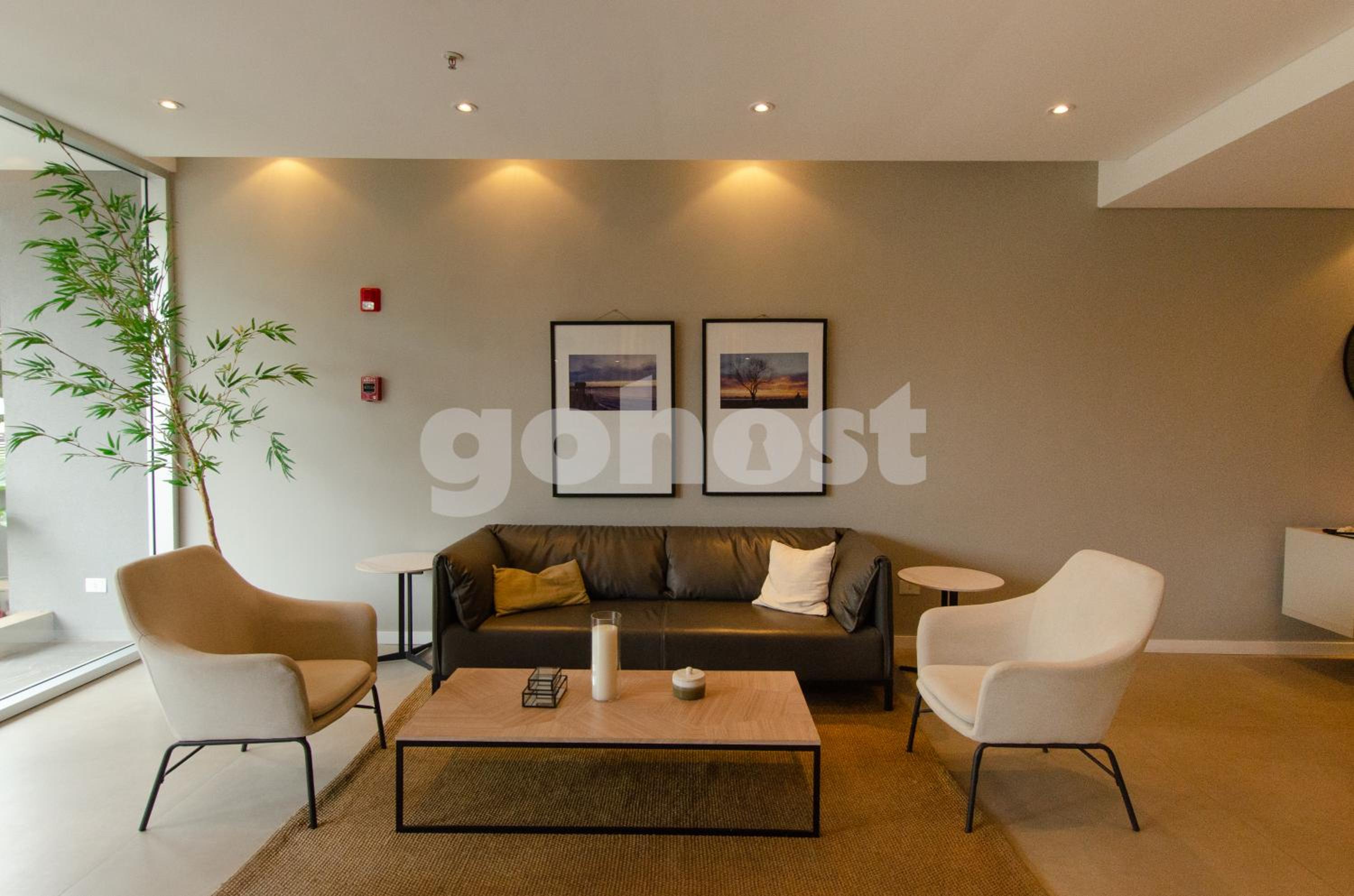 Chic 2 bedroom apt near Shopping del Sol view 4
