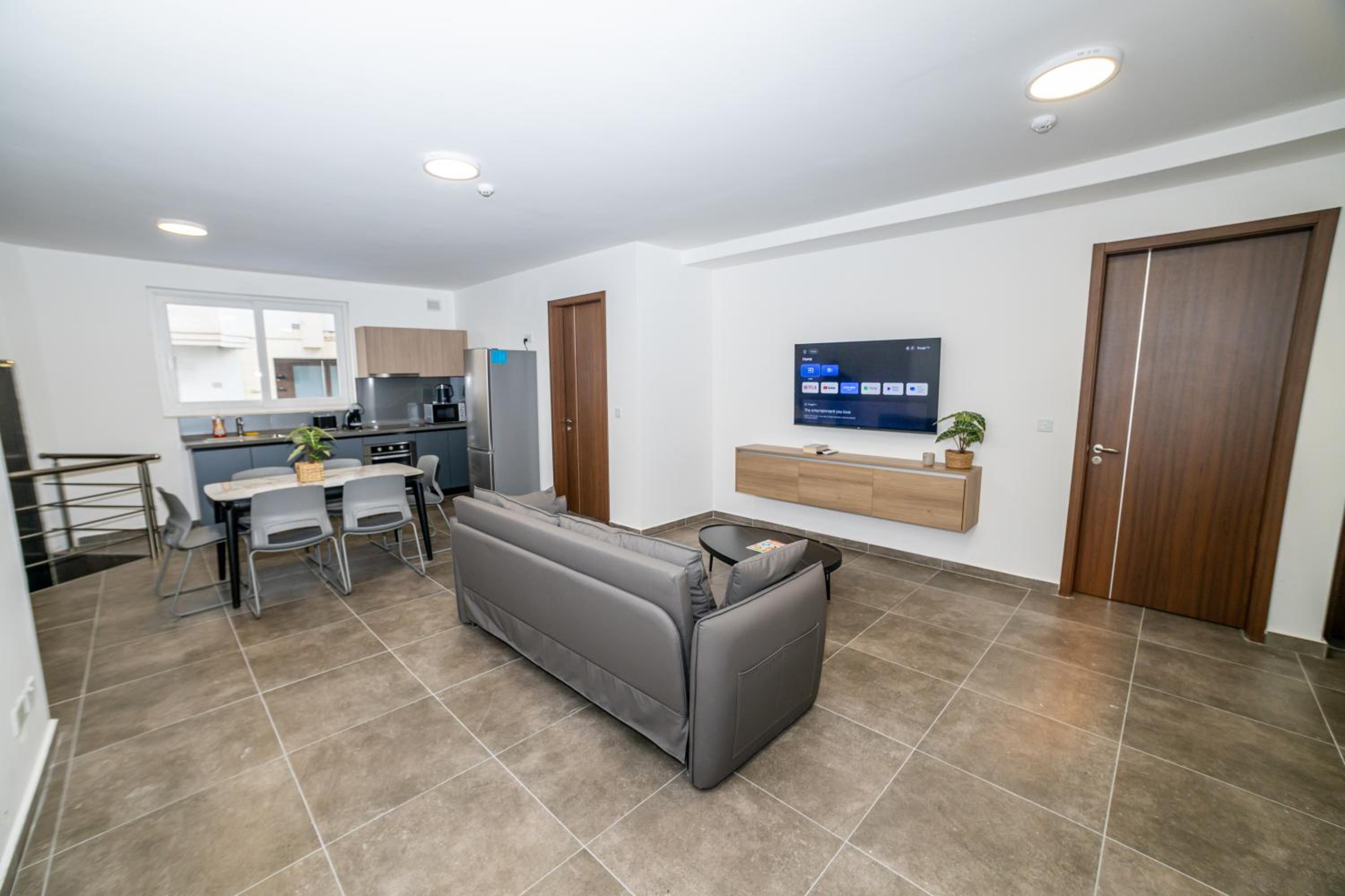 Family 2-Bedroom Maisonette - by HostMT photo 1