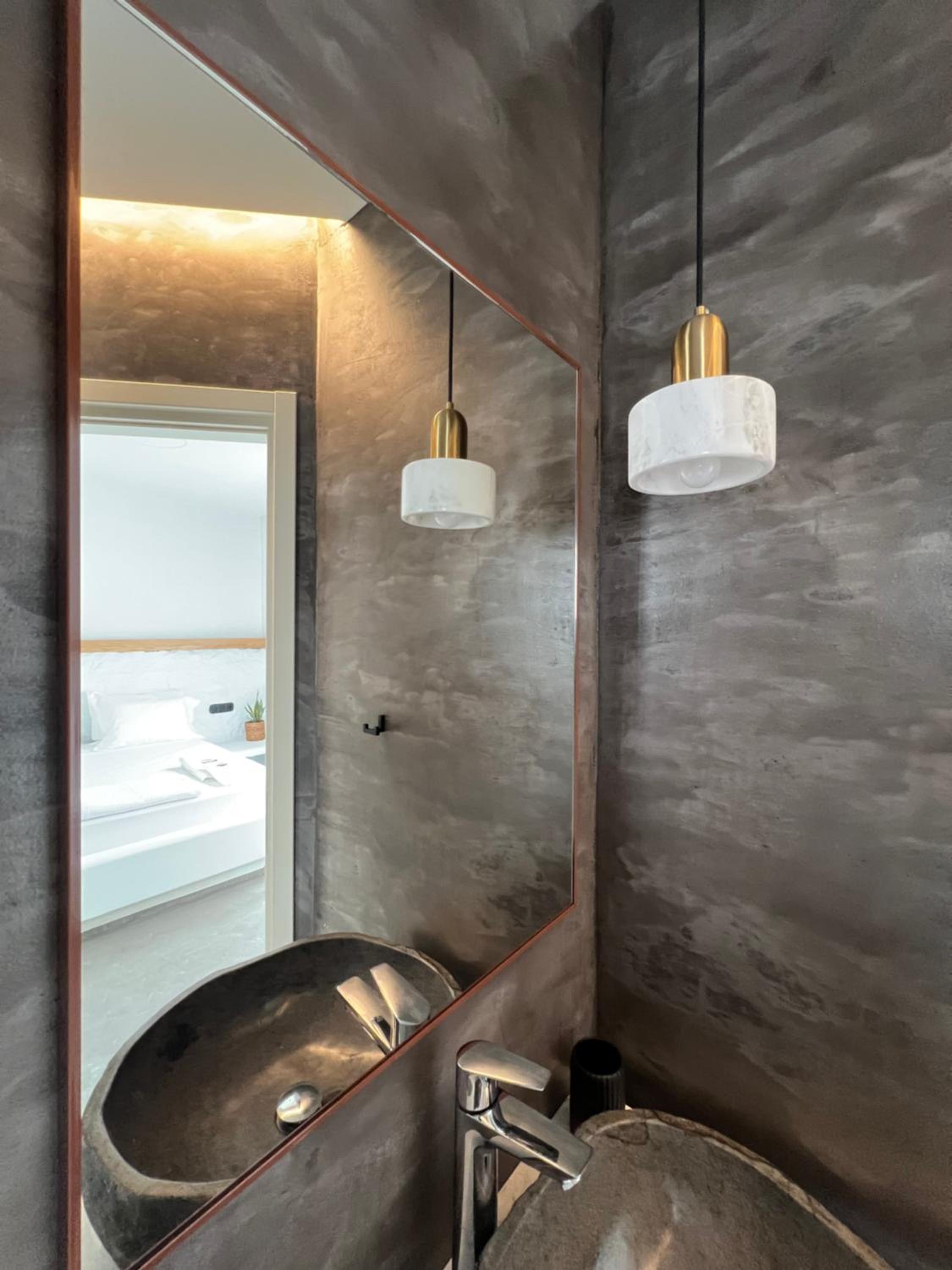 Thronos Suites