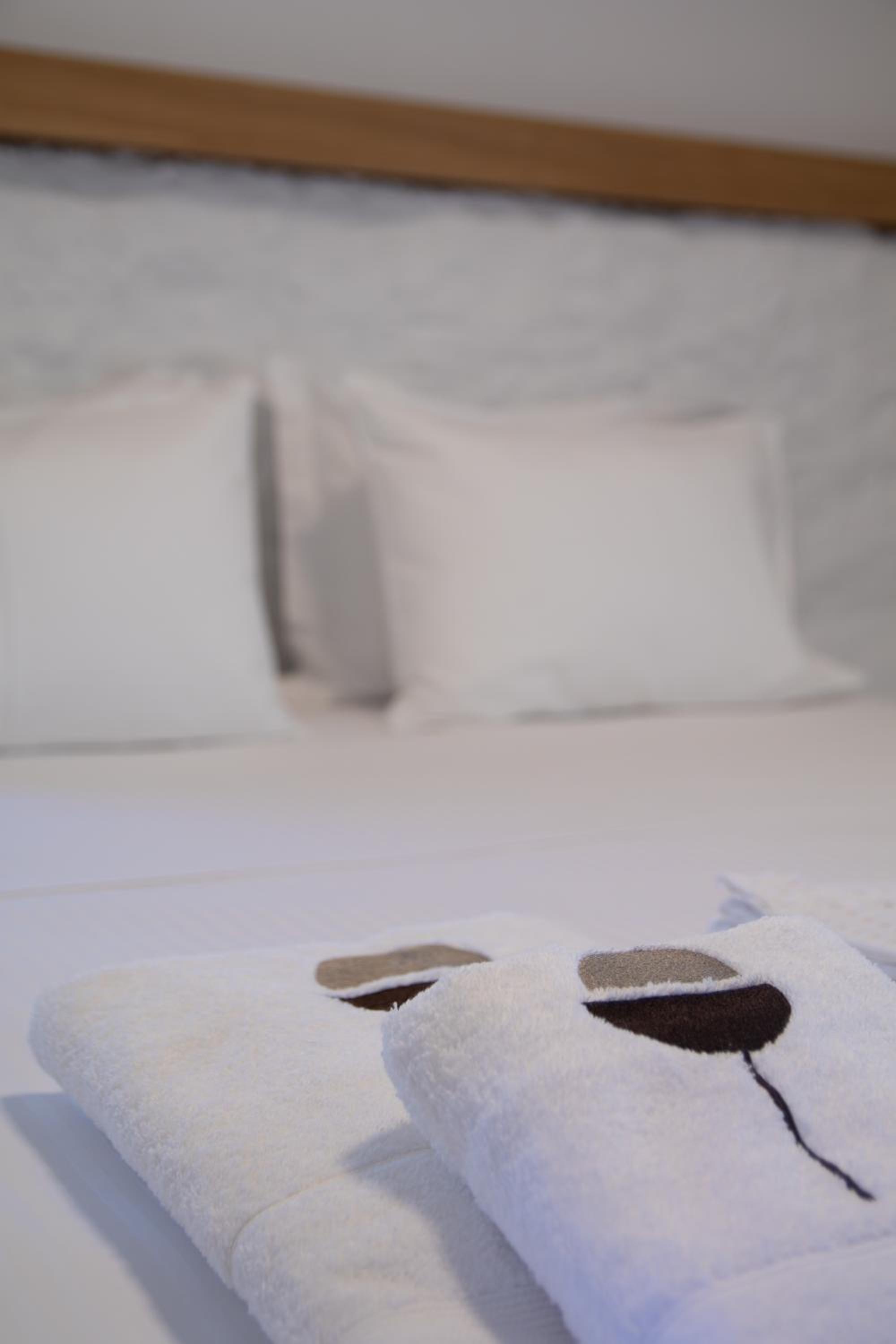 Thronos Suites