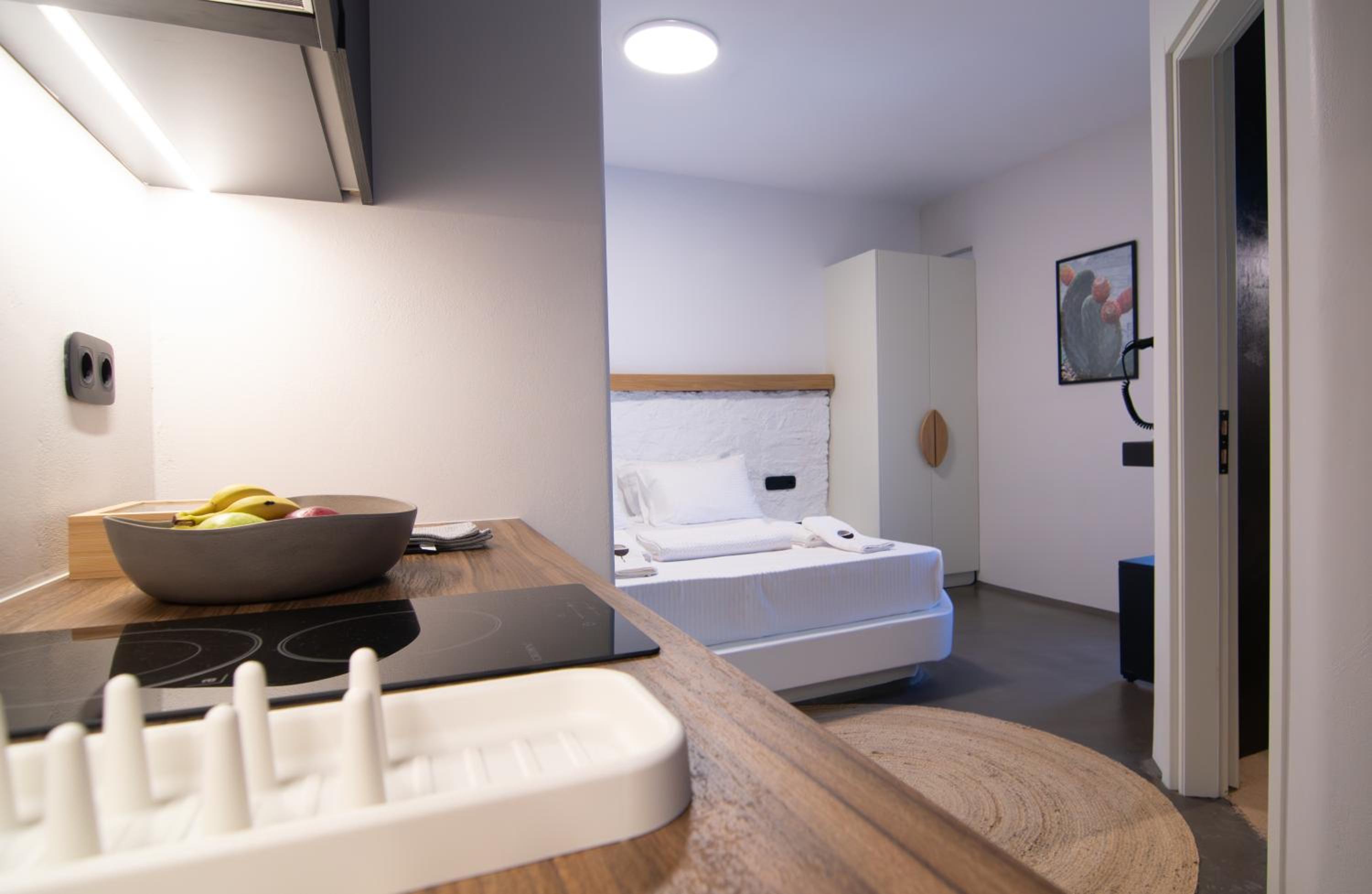 Thronos Suites