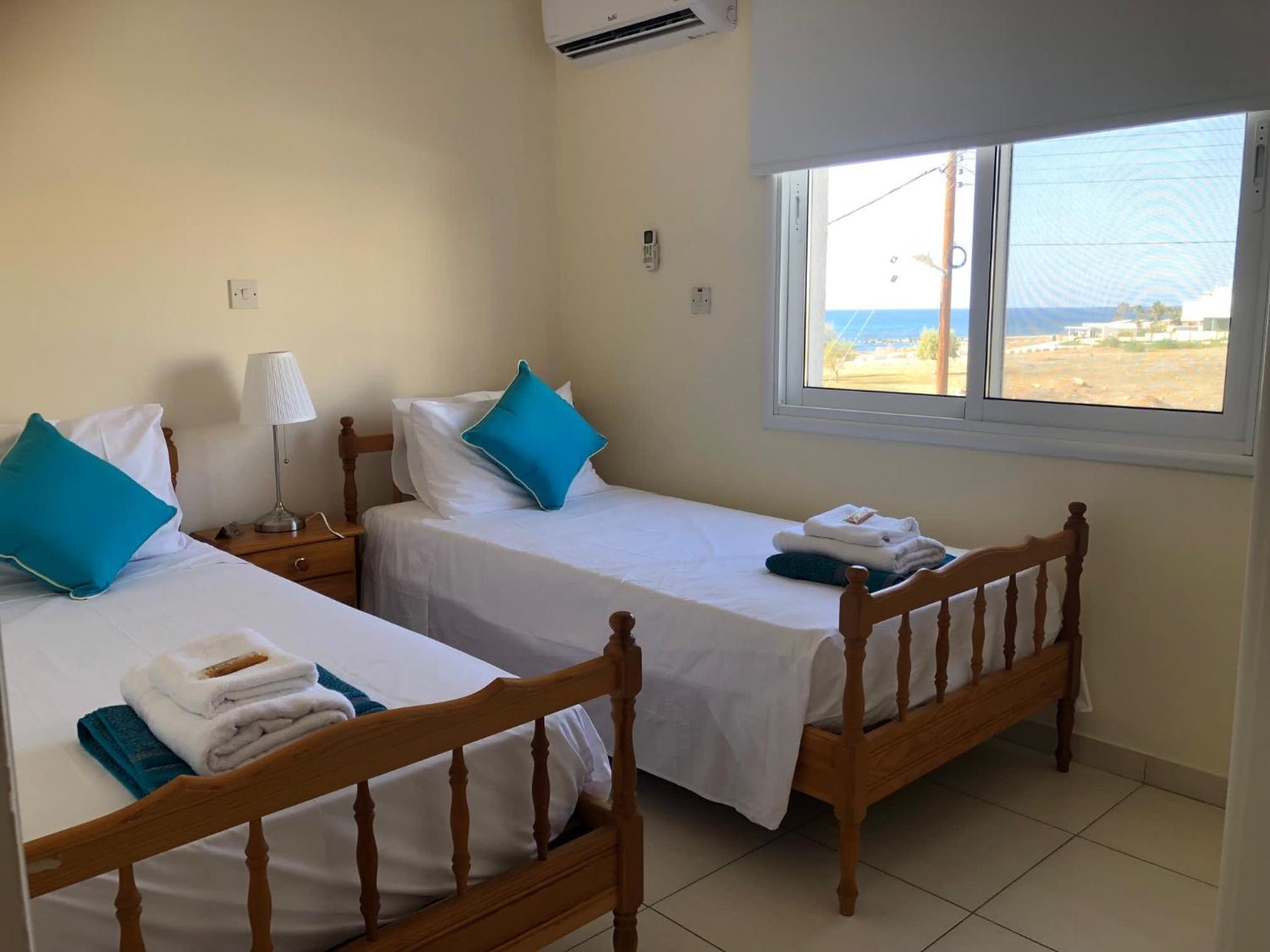 Lighthouse Beach - 3BR Seafront Apt 50m to Beach with Sea Views - Sleeps 6