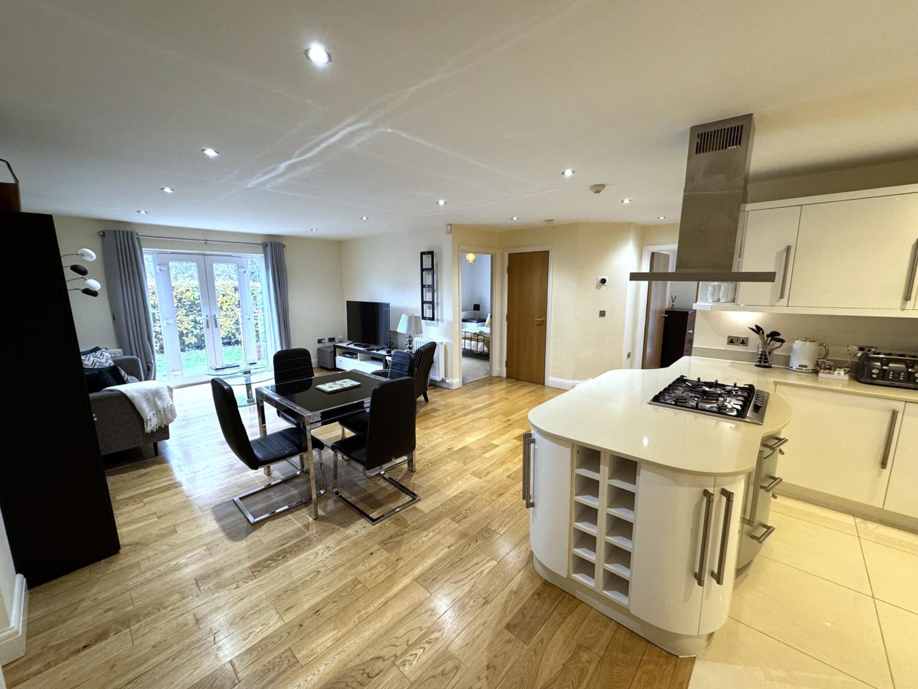 Spacious 2-Bedroom Apartment with Parking in Windsor 4LA by Accommodation Windsor