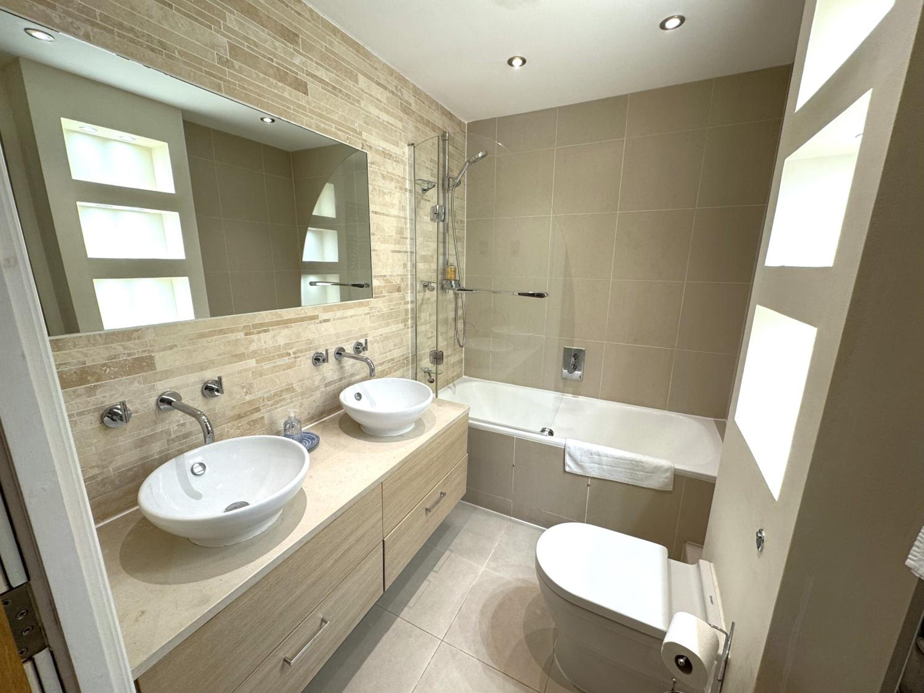 Spacious 2-Bedroom Apartment with Parking in Windsor 4LA by Accommodation Windsor
