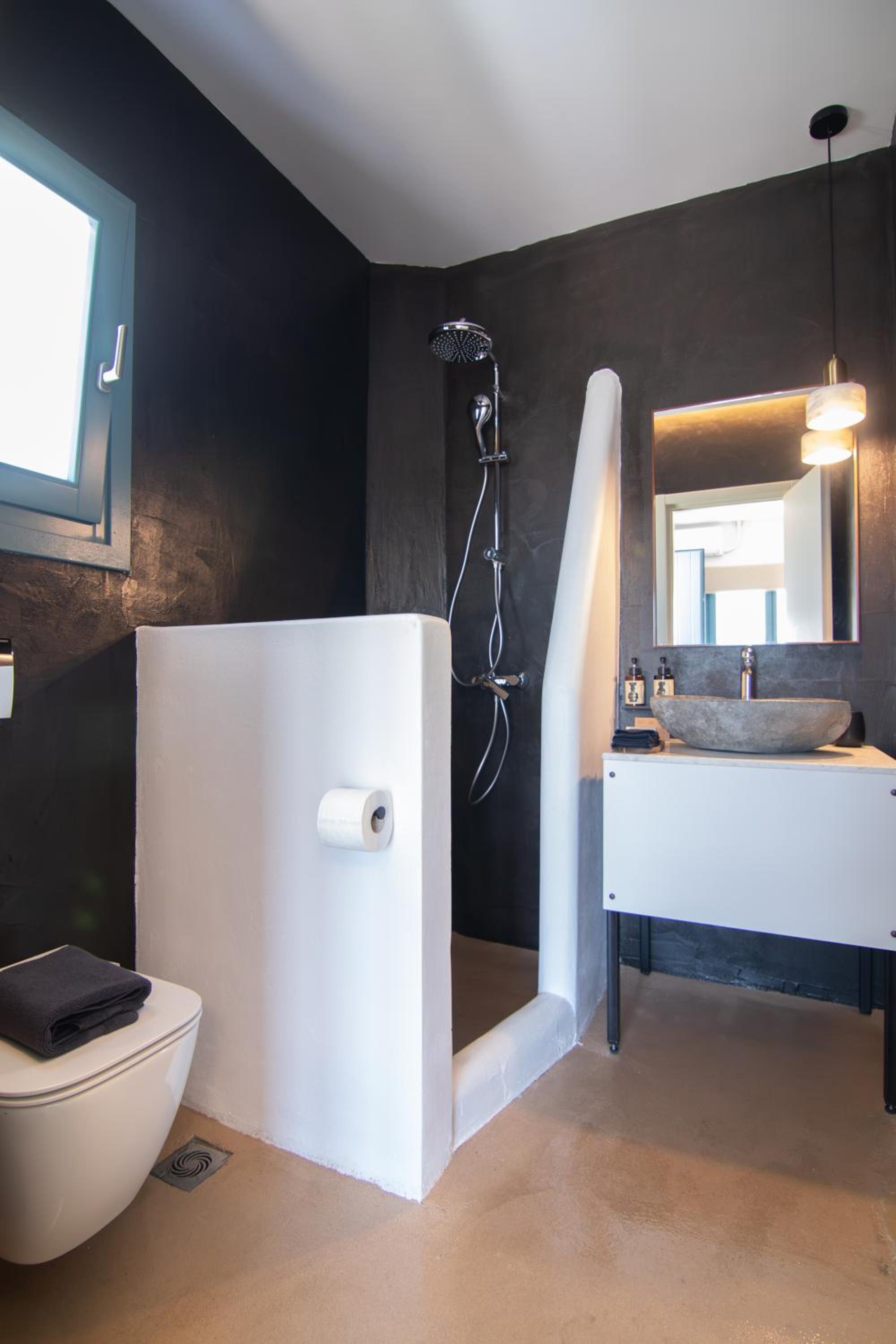 Thronos Suites