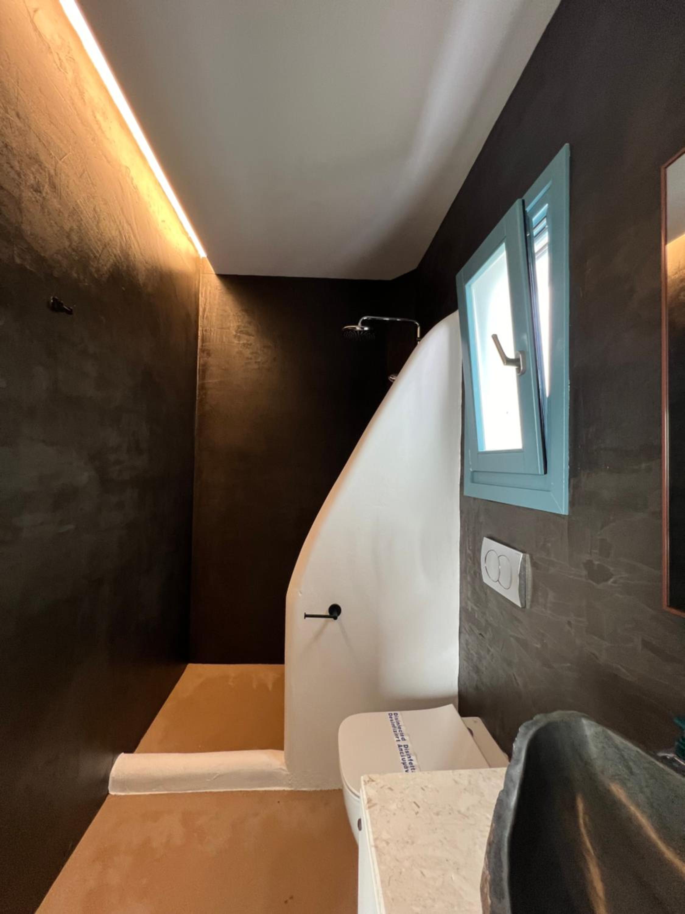 Thronos Suites