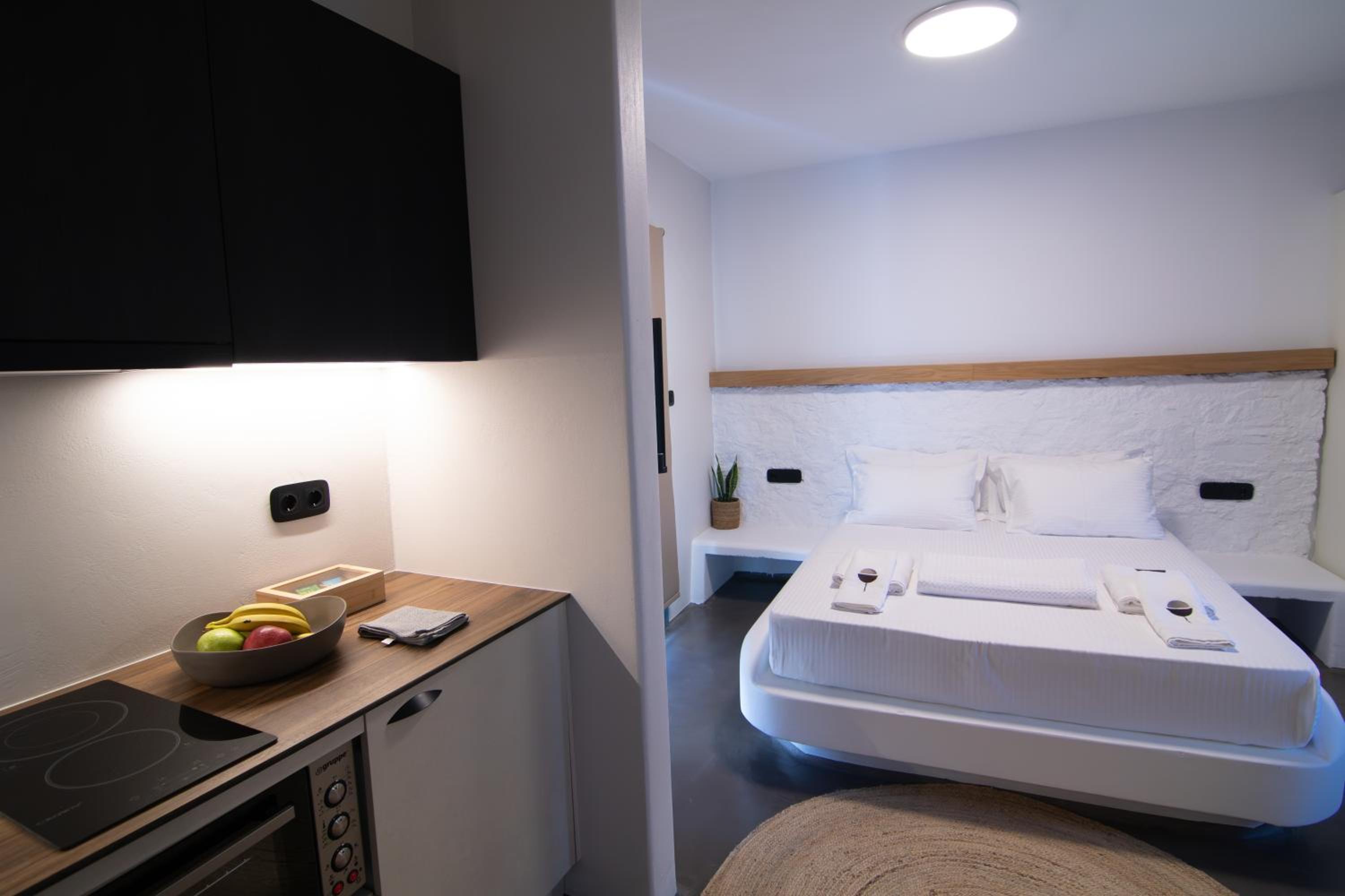 Thronos Suites