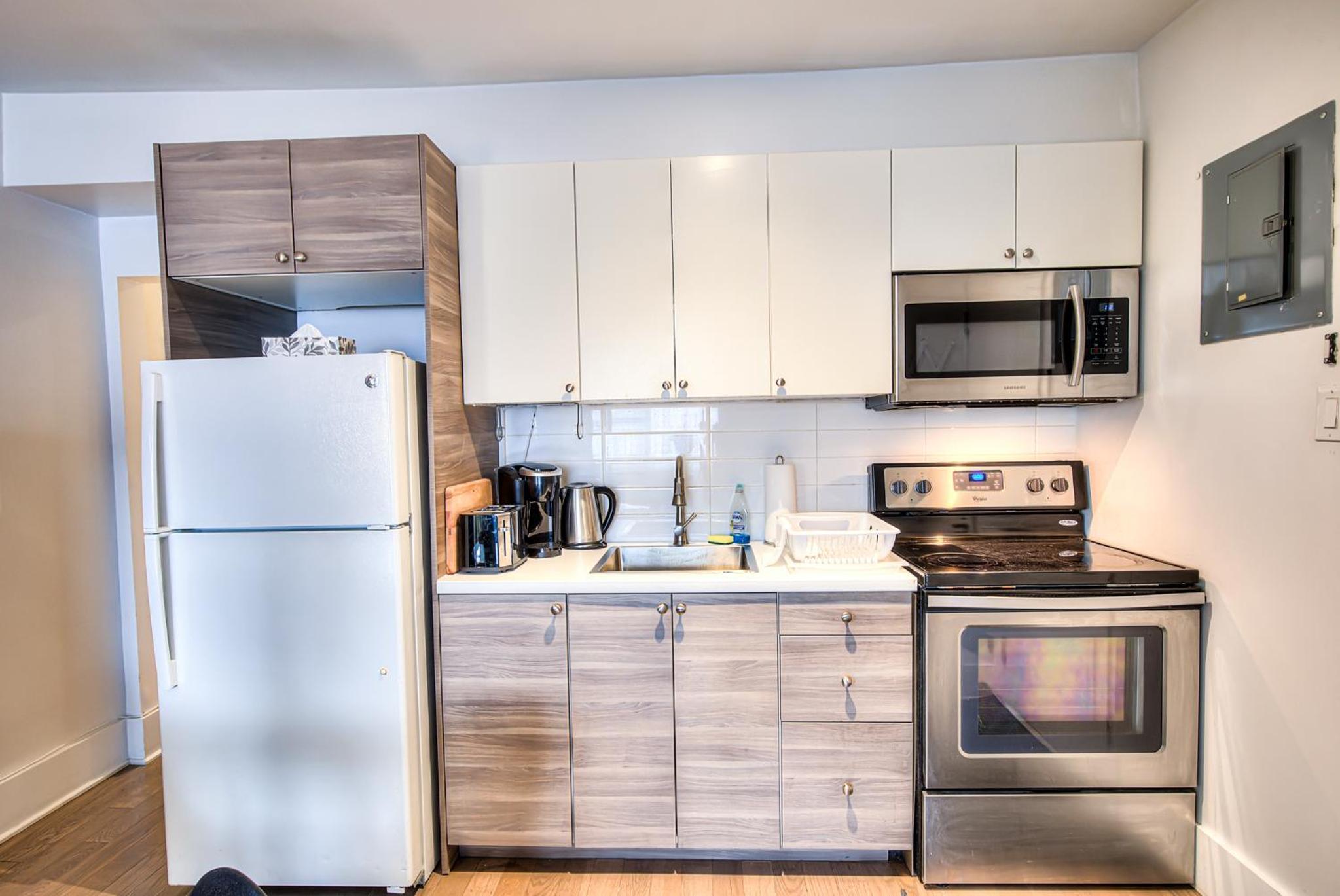 Plateau Escape & Nightlife Adventures! Downtown Super Value! Full 1BR Apartments