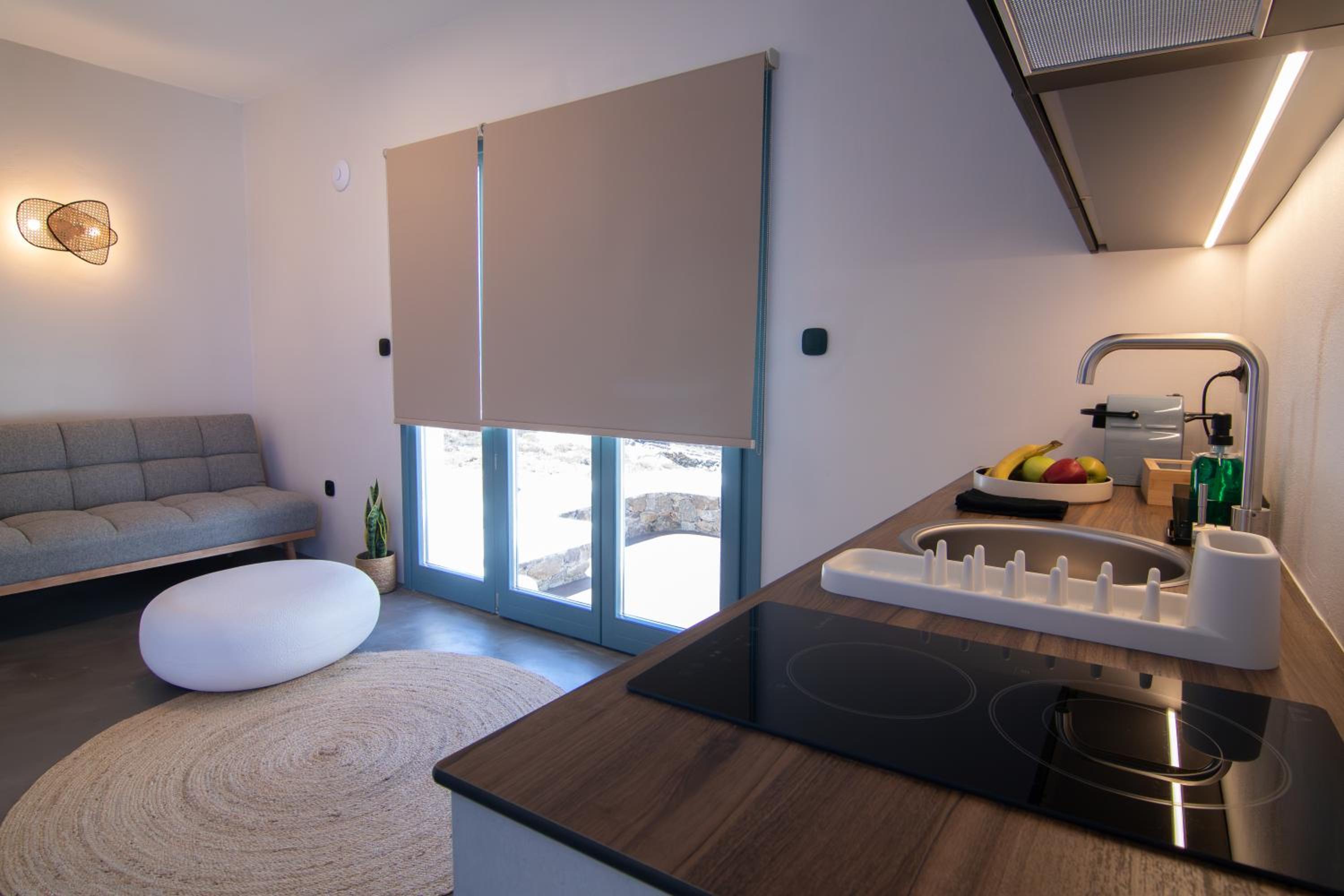 Thronos Suites