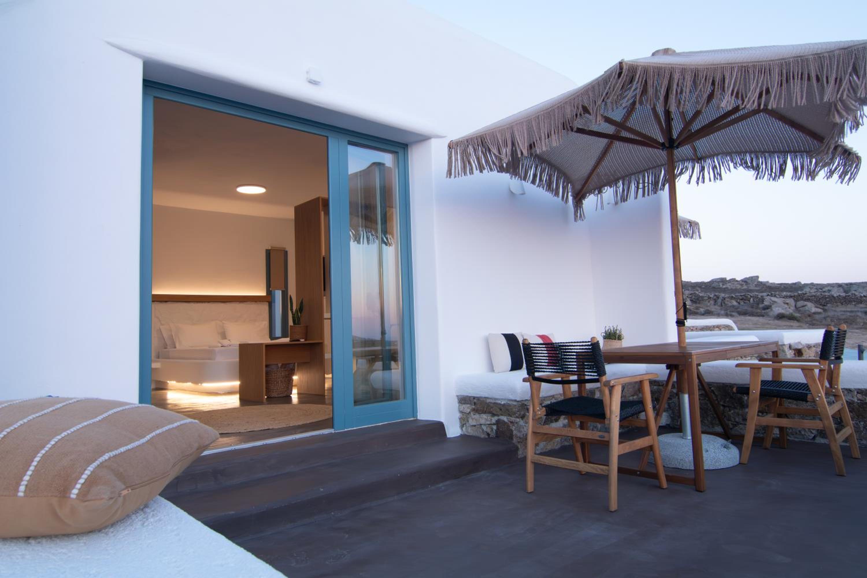 Thronos Suites